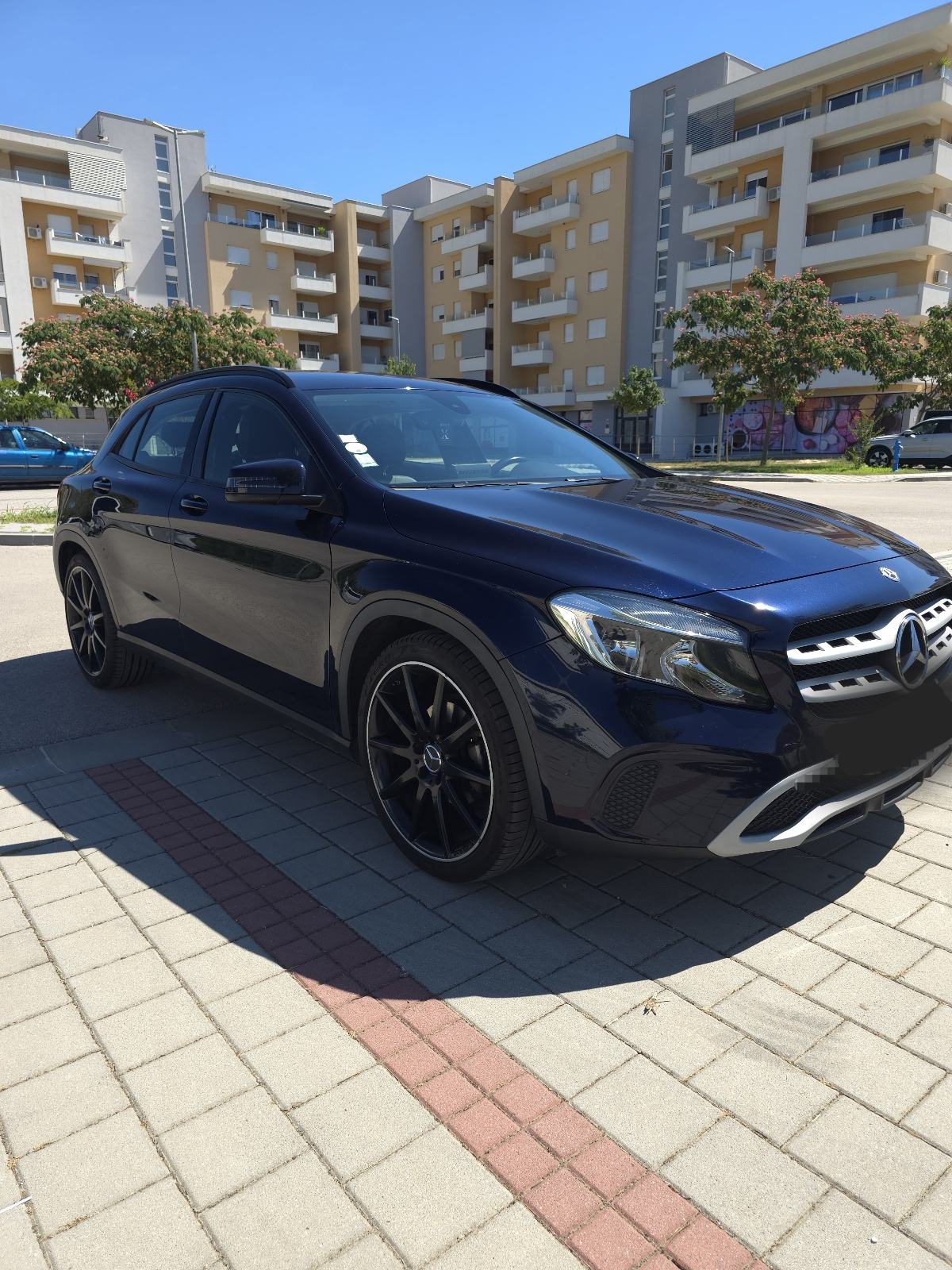 Mercedes-Benz GLA 200 d automatik, fotografija 3