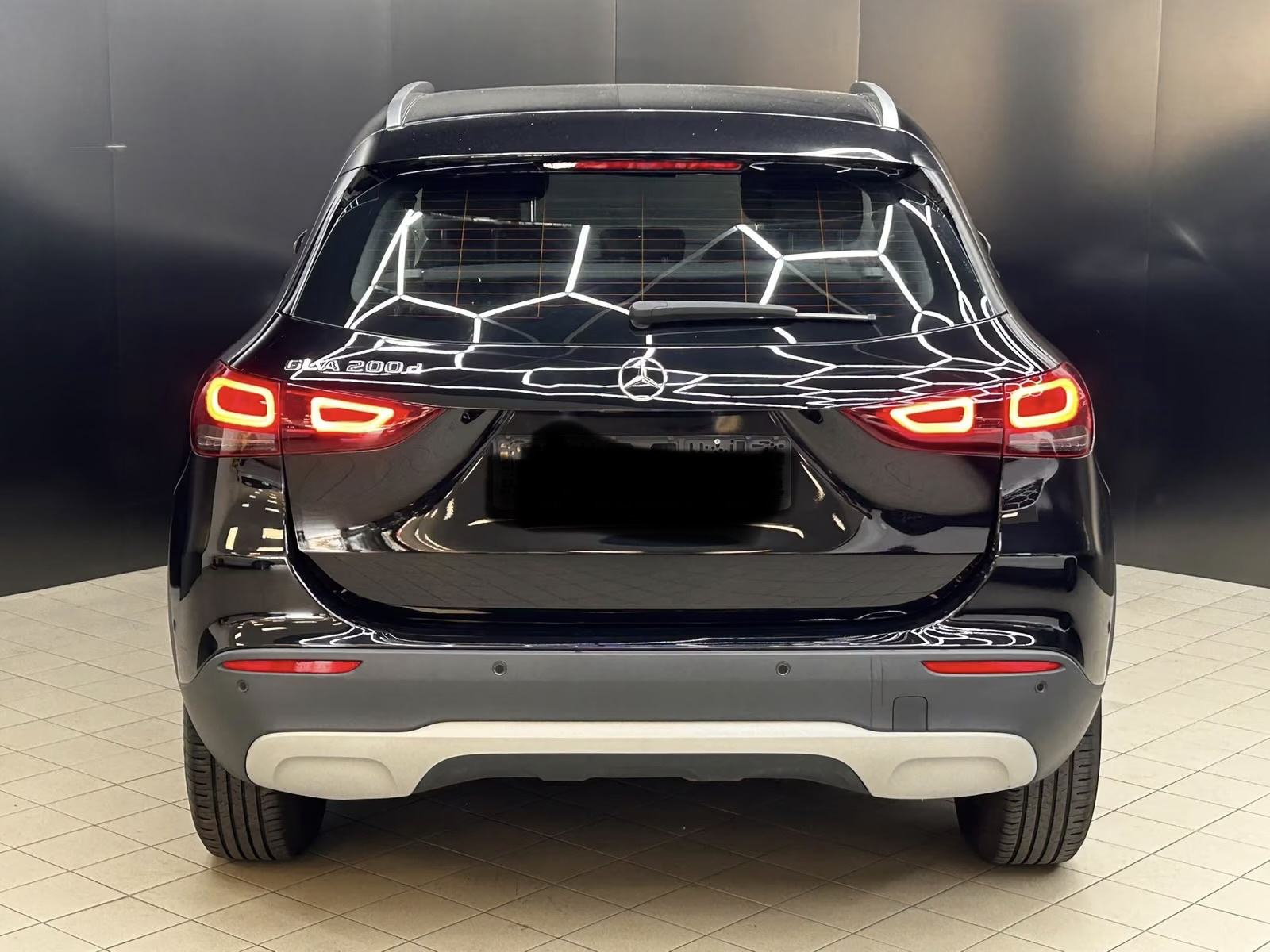 Mercedes-Benz GLA 200 d automatik, fotografija 2