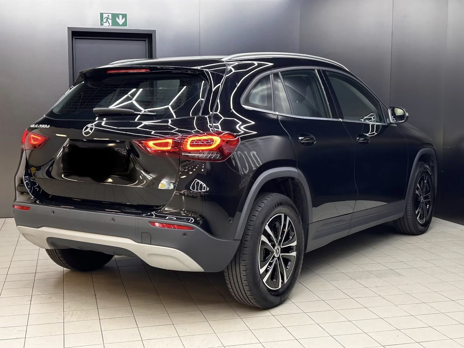 Mercedes-Benz GLA 200 d automatik, fotografija 3