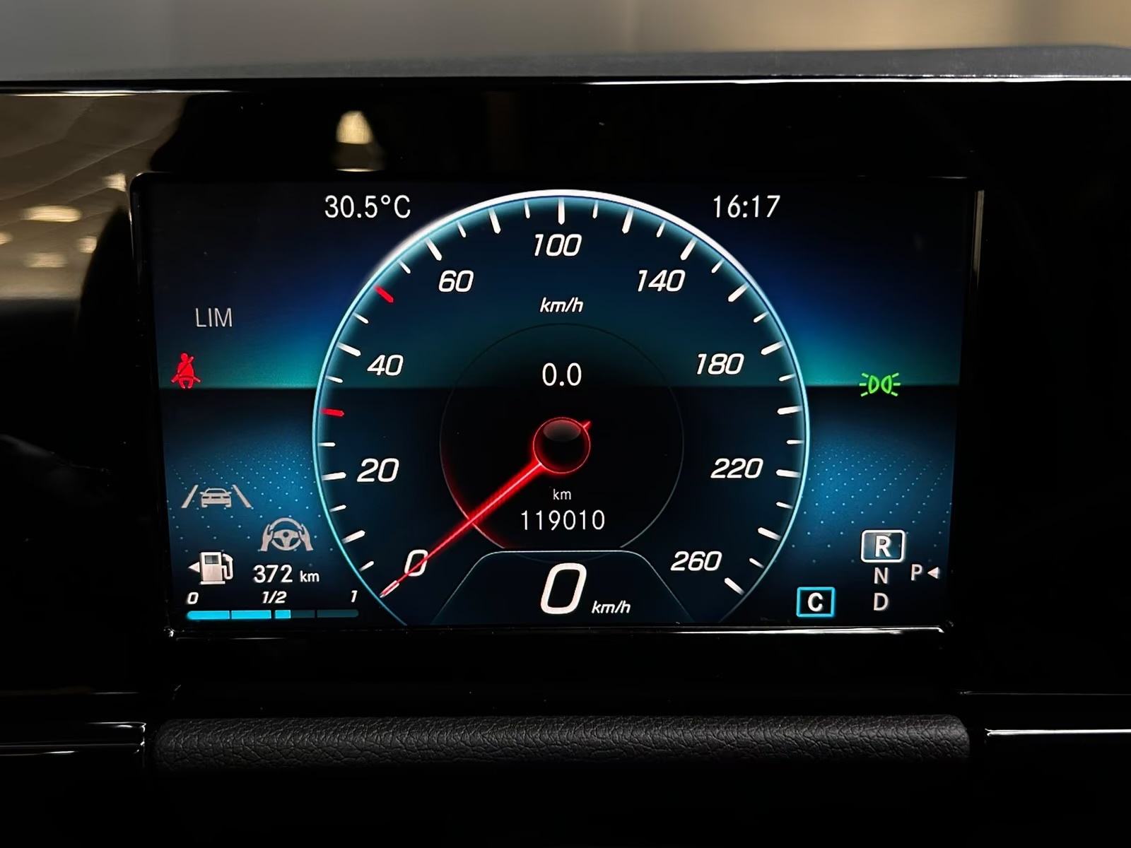 Mercedes-Benz GLA 200 d automatik, fotografija 15