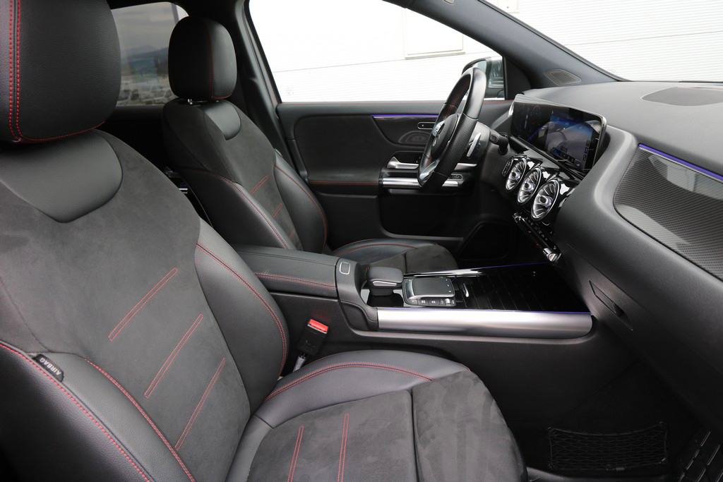 -AKCIJA- Mercedes GLA 200 D DCT 8G-Tronic AMG -Full LED- Novi model, fotografija 7