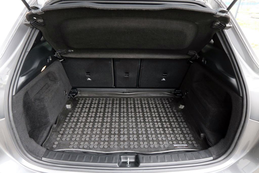 -AKCIJA- Mercedes GLA 200 D DCT 8G-Tronic AMG -Full LED- Novi model, fotografija 12