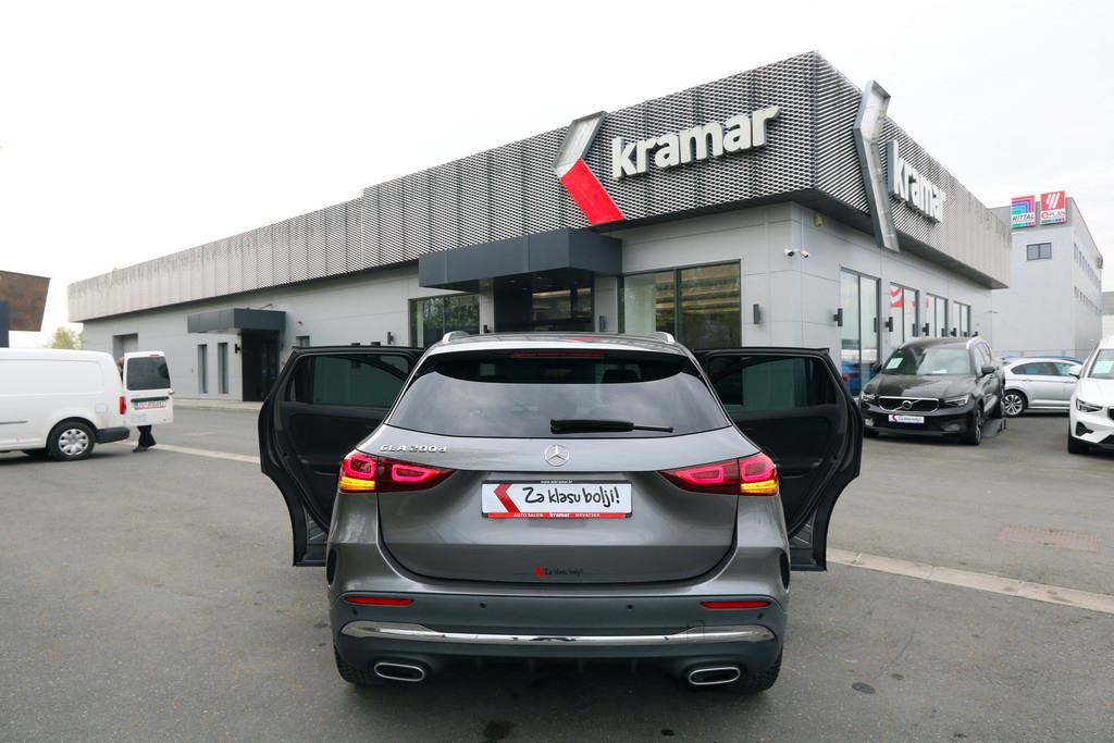 -AKCIJA- Mercedes GLA 200 D DCT 8G-Tronic AMG -Full LED- Novi model, fotografija 17