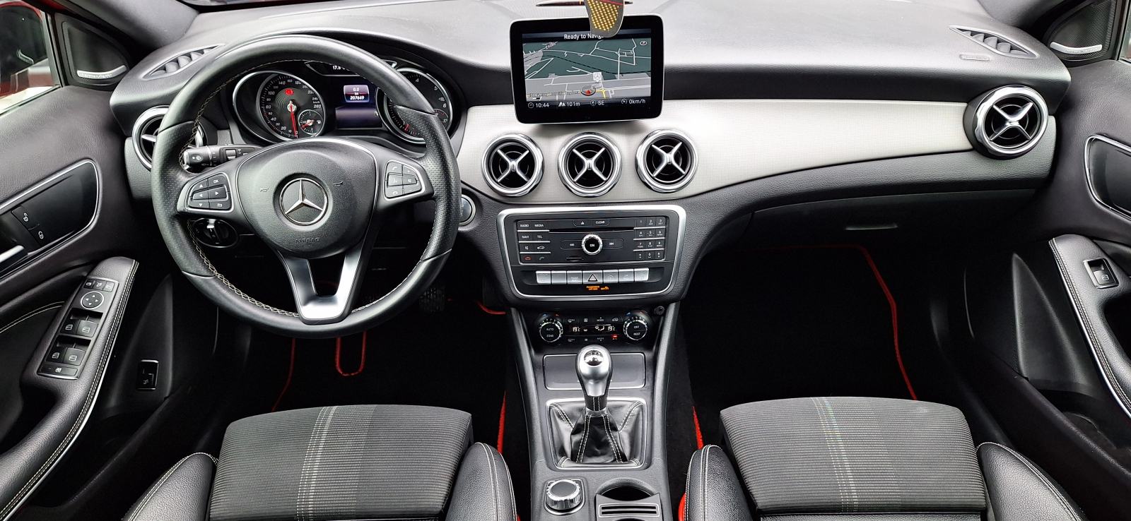 Mercedes-Benz GLA 200d, FULL LED, AUT. KLIMA, NAVIGACIJA, TEMPOMAT, fotografija 14