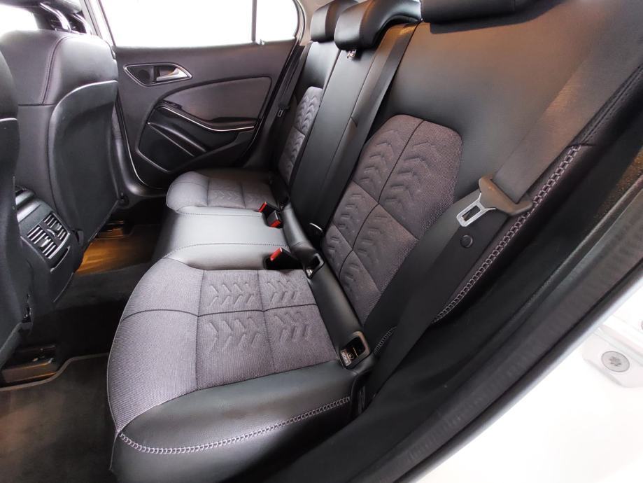 Mercedes-Benz GLA 200 d STYLE EXCLUSIVE ALU 2XPDC NAVI FULL LED GARNC., fotografija 13