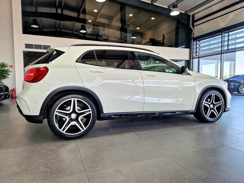 Mercedes-Benz GLA 200d AMG Line automatik Panorama, fotografija 7