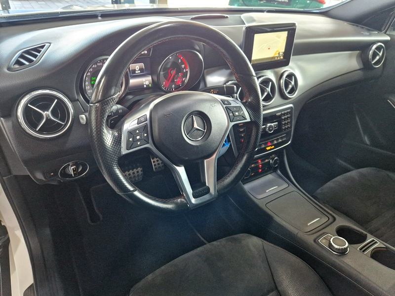 Mercedes-Benz GLA 200d AMG Line automatik Panorama, fotografija 11