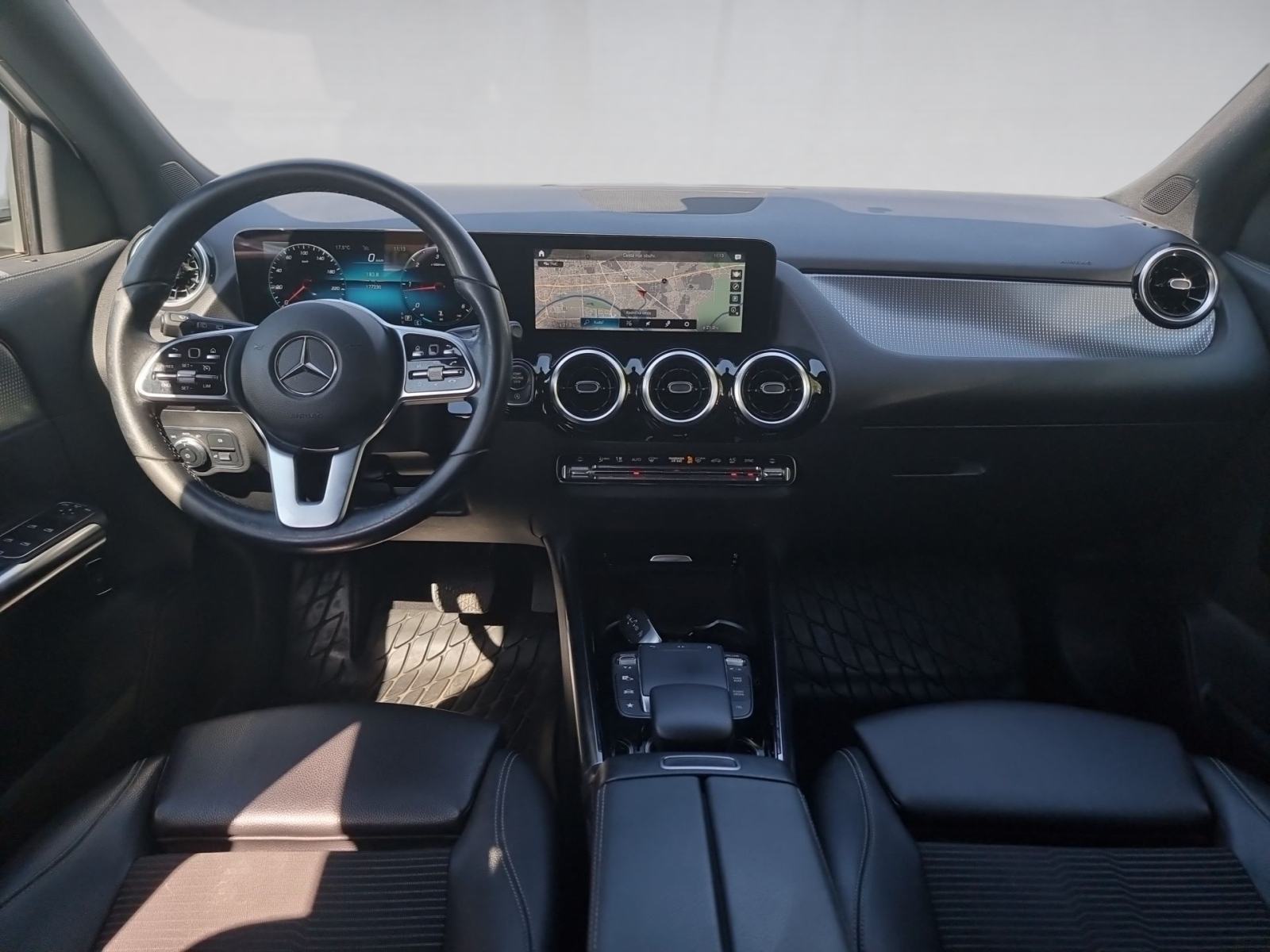 MERCEDES-BENZ GLA 200d,U PDV u,LED,VIRTUAL WIDESCREEN COCKPIT, LEASING, fotografija 13