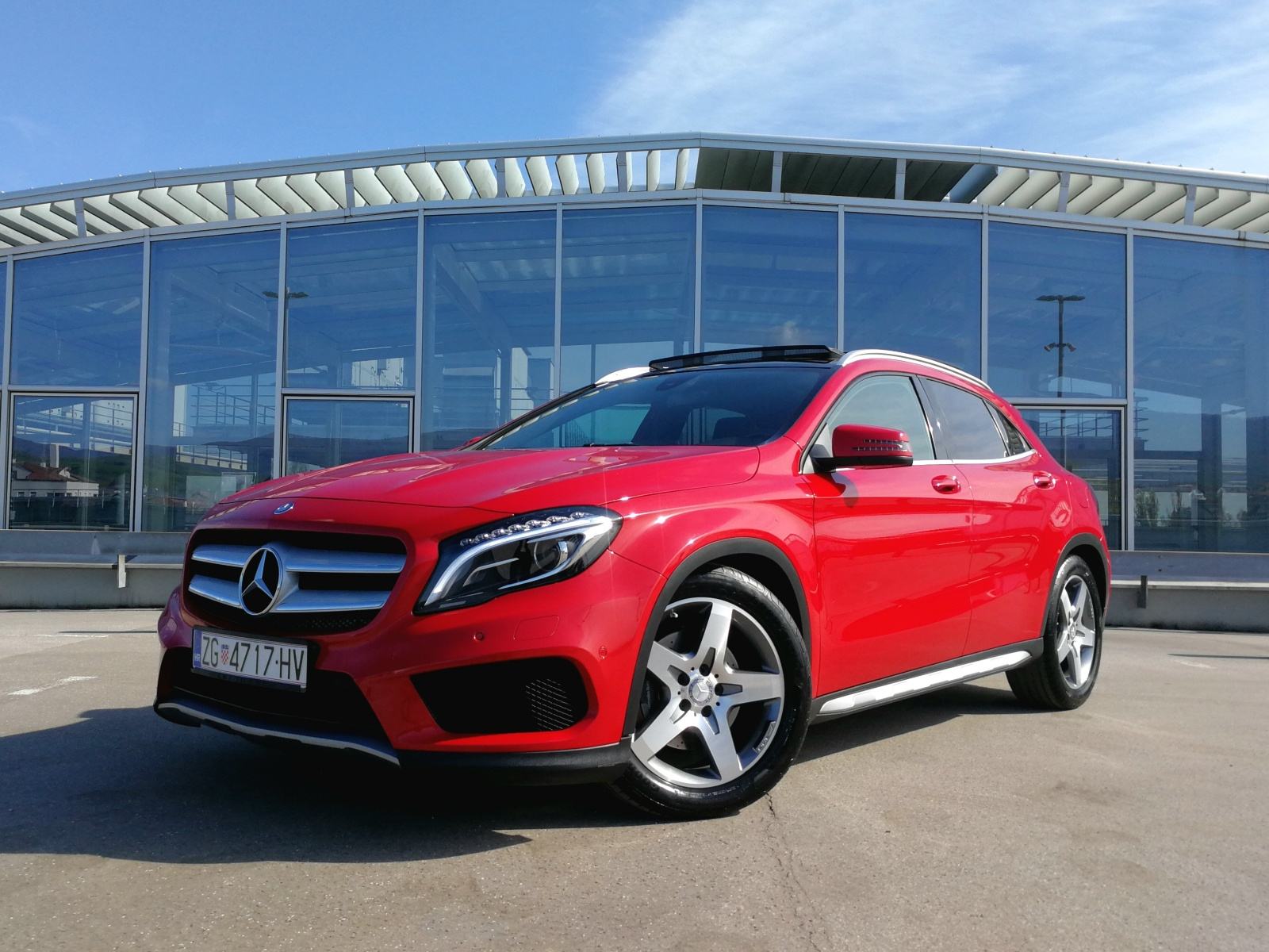 Mercedes-Benz GLA 220 d 4MATIC AMG PANO, fotografija 1