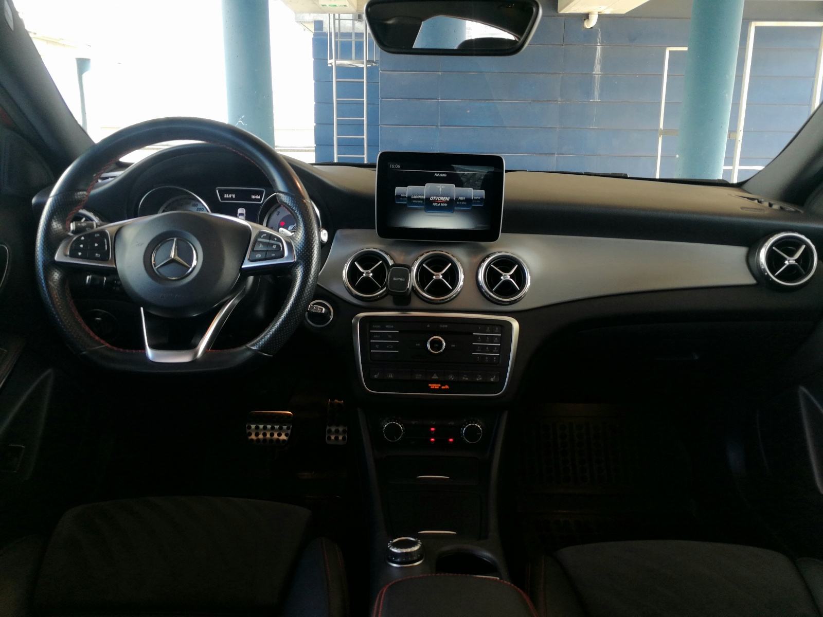 Mercedes-Benz GLA 220 d 4MATIC AMG PANO, fotografija 11