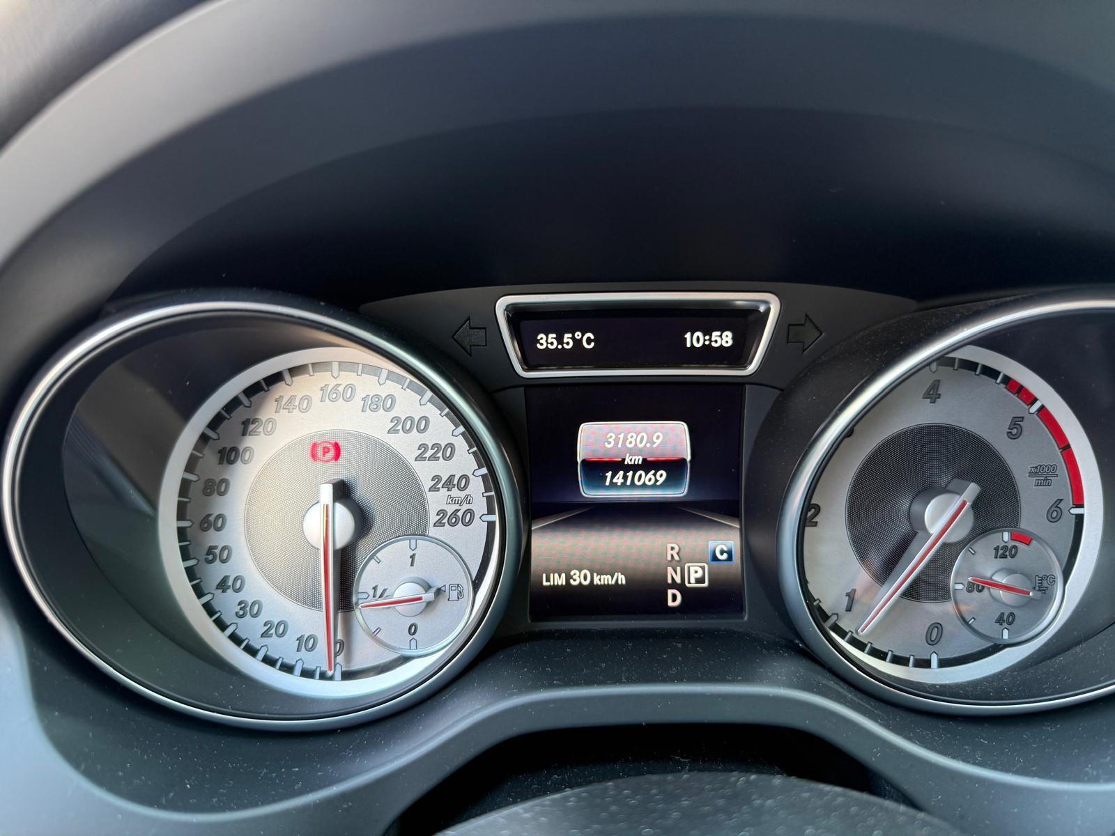 Mercedes-Benz GLA 220 d 4MATIC AMG PANO, fotografija 17