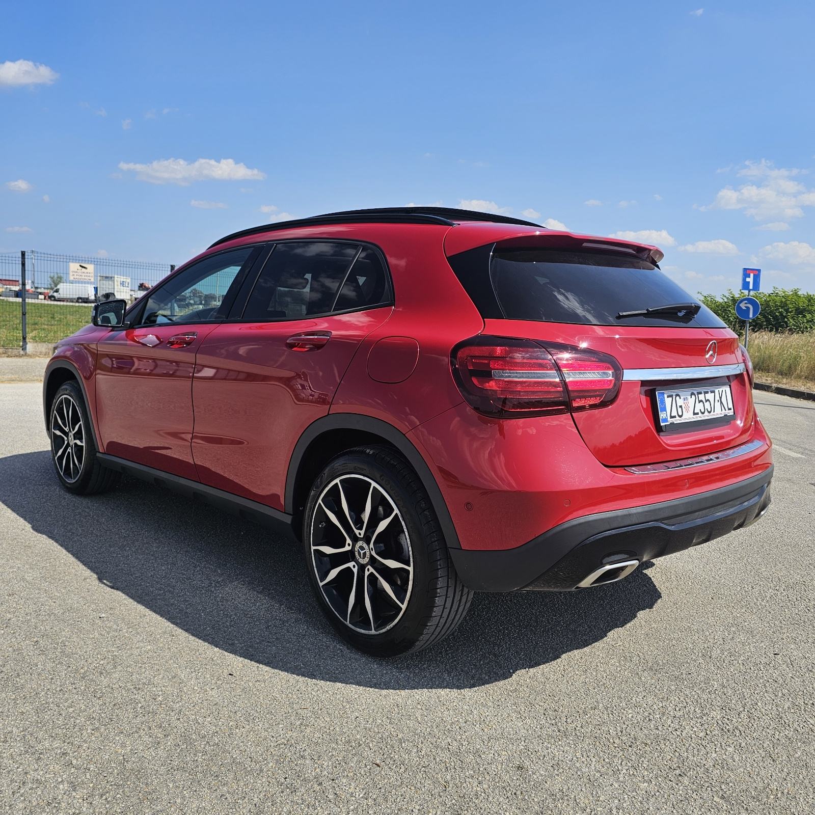 Mercedes-Benz GLA 220 d 4MATIC automatik, fotografija 5