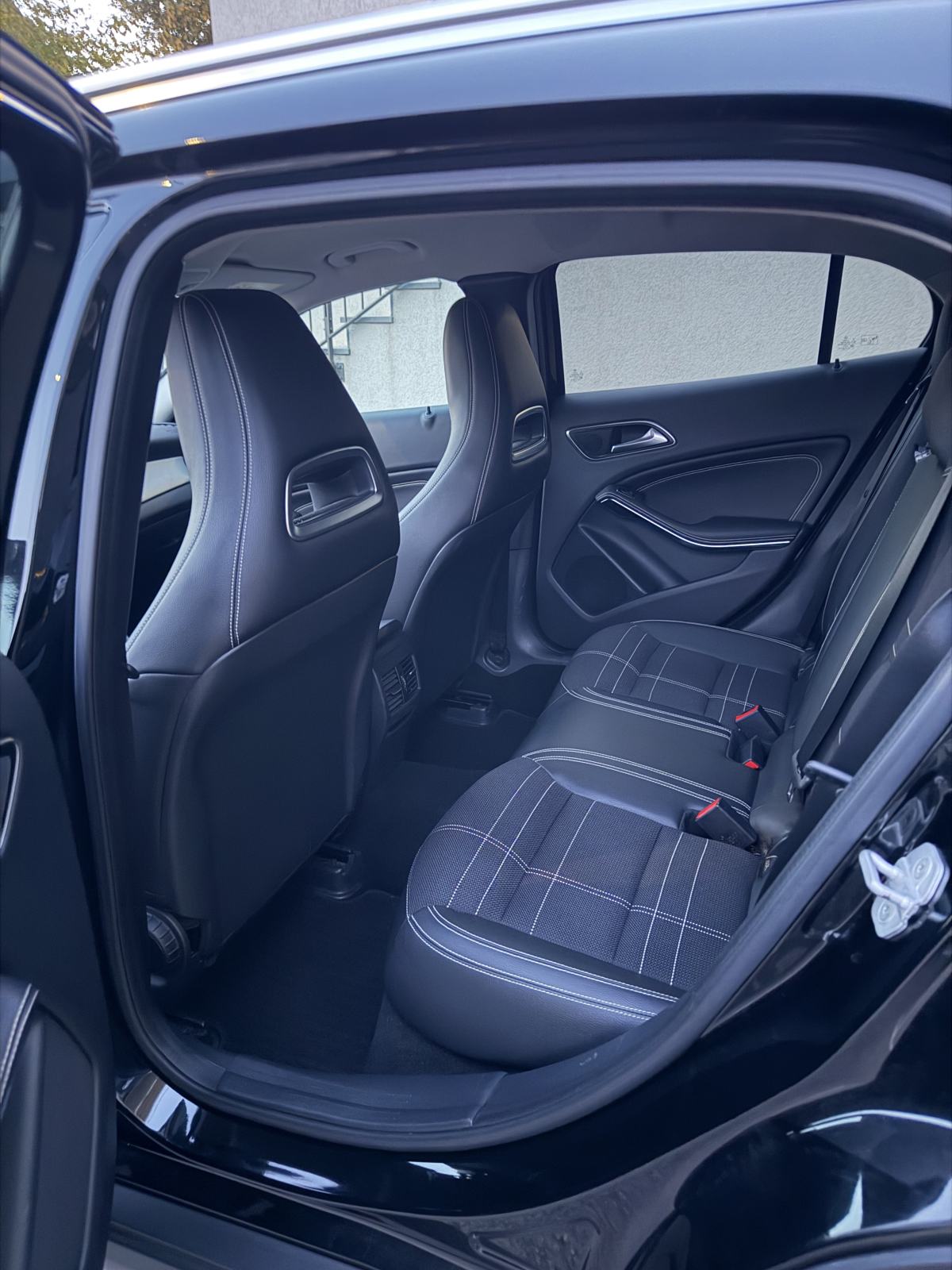 Mercedes-Benz GLA 220 d 4MATIC, fotografija 14