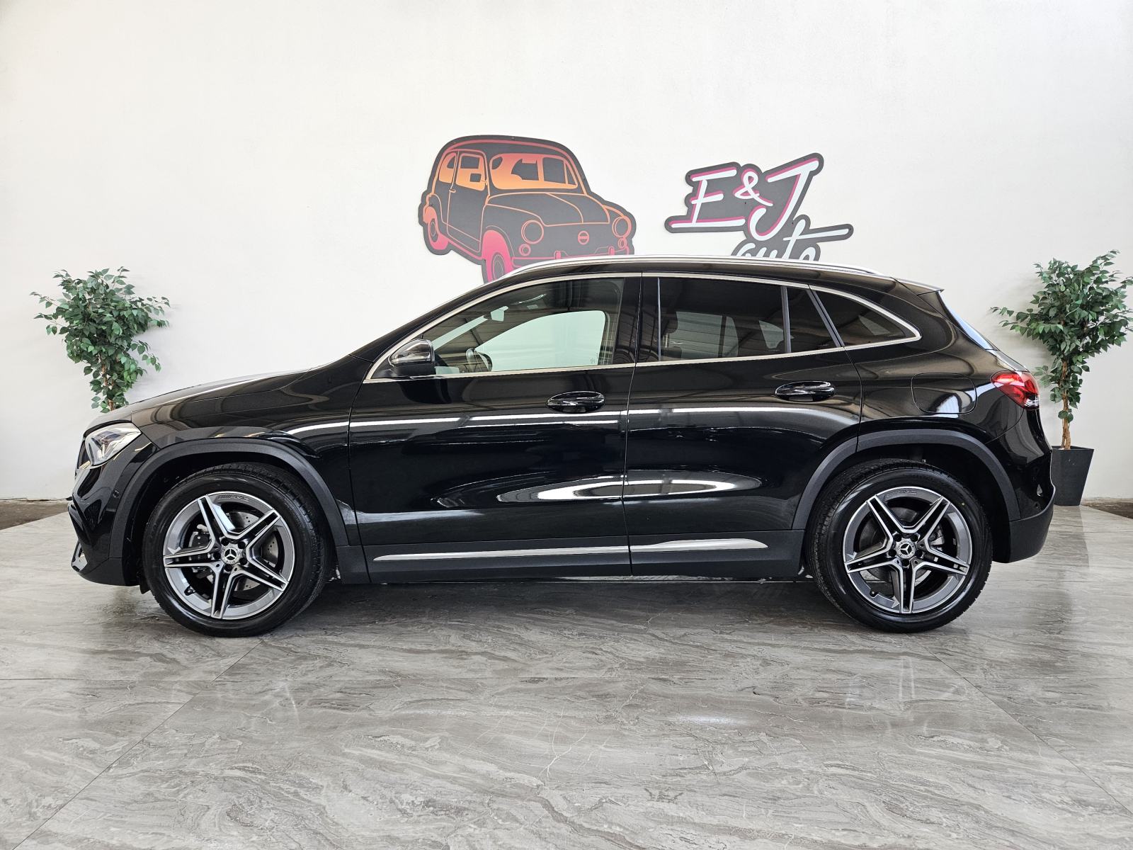 Mercedes-Benz GLA 220 d AMG LINE 4MATIC-4x4 MEMORY KAMERA ALU-19 LED, fotografija 3