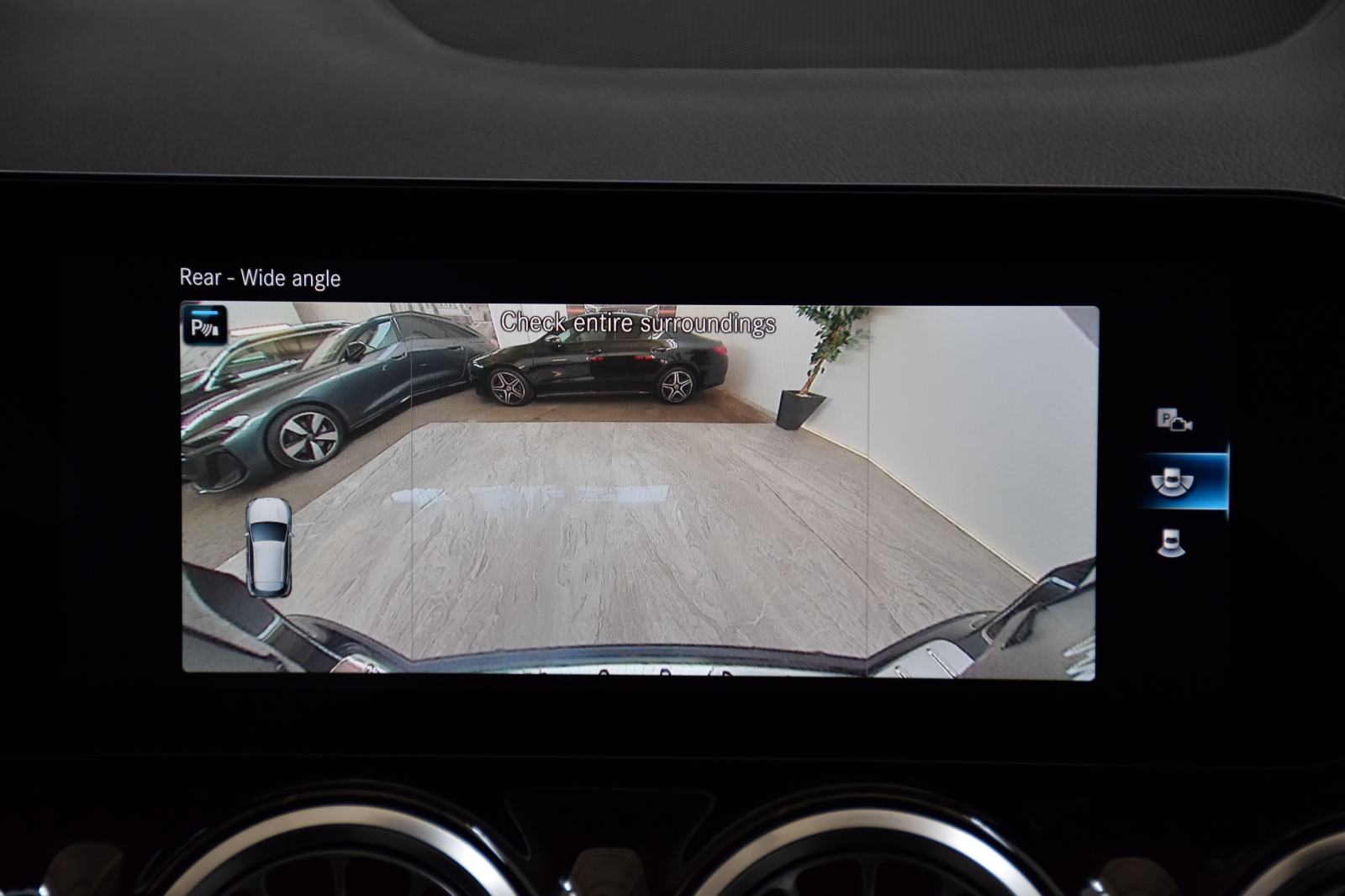 Mercedes-Benz GLA 220 d AMG LINE 4MATIC-4x4 MEMORY KAMERA ALU-19 LED, fotografija 11
