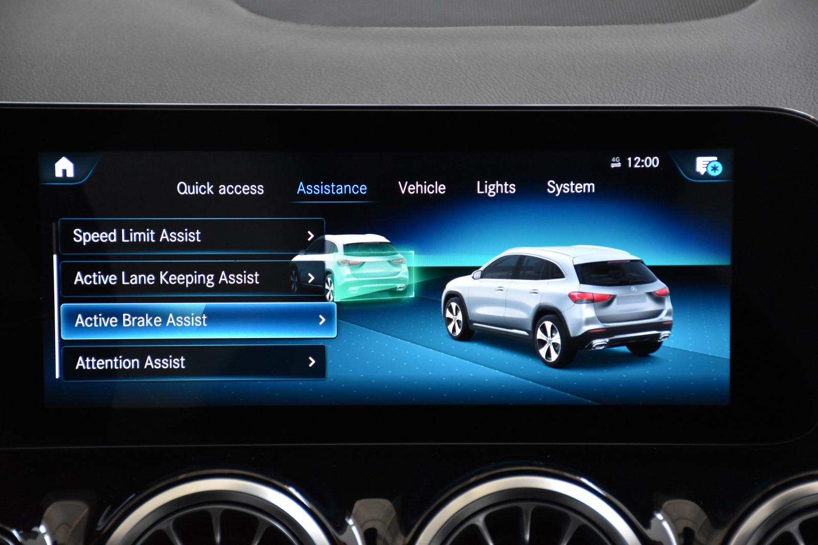 Mercedes-Benz GLA 220 d AMG LINE 4MATIC-4x4 MEMORY KAMERA ALU-19 LED, fotografija 14