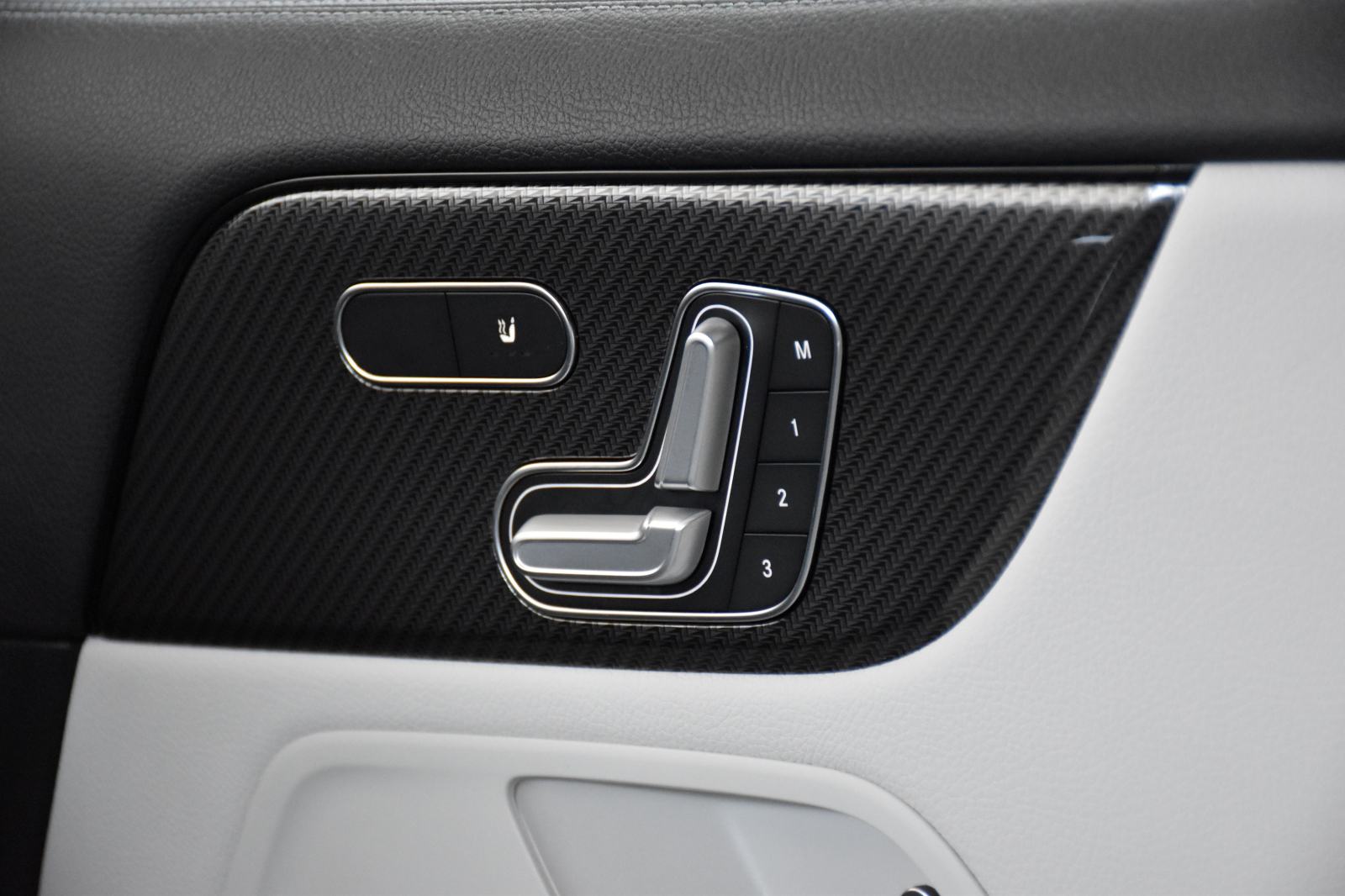Mercedes-Benz GLA 220 d AMG LINE 4MATIC-4x4 MEMORY KAMERA ALU-19 LED, fotografija 10