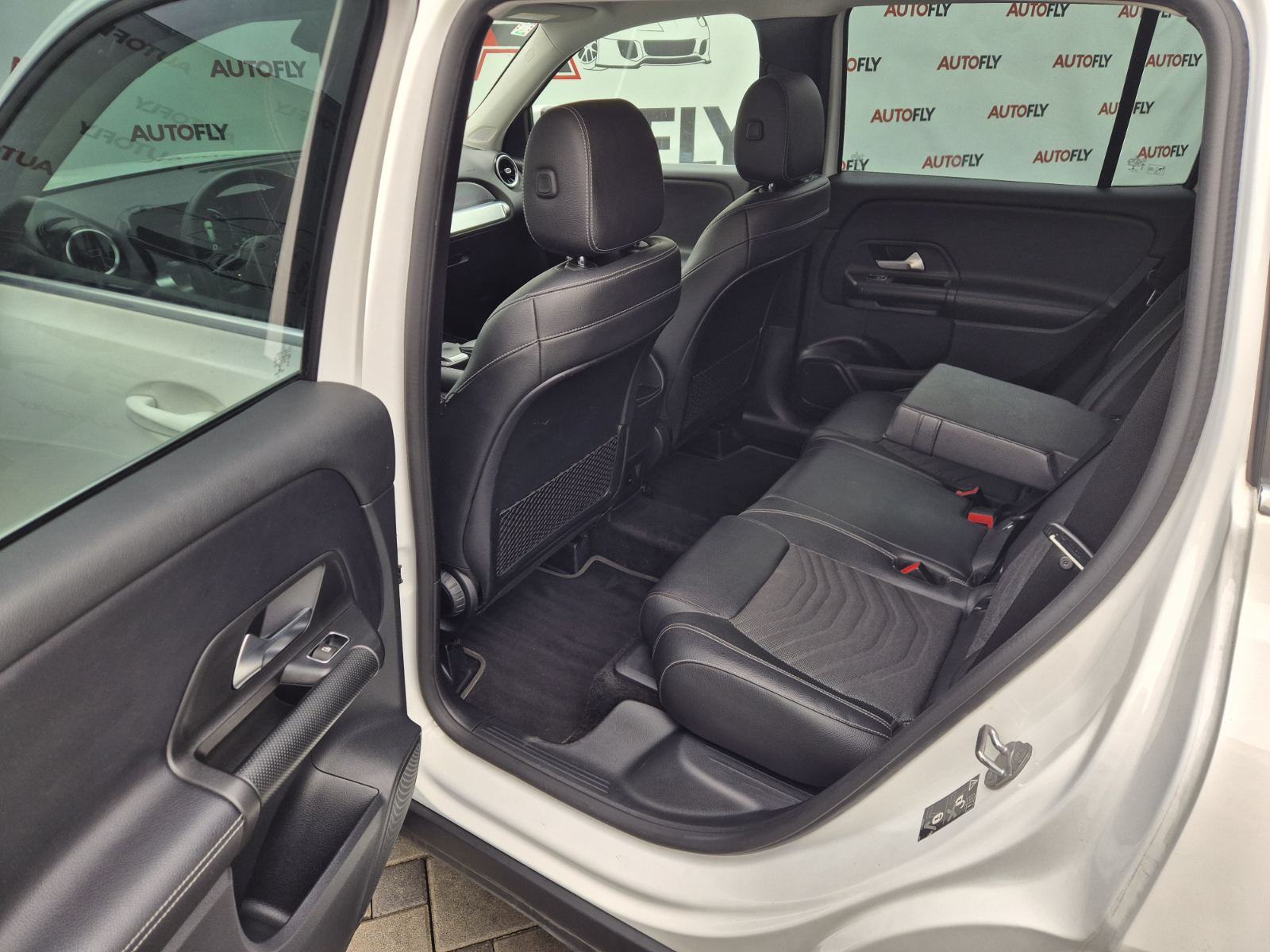 Mercedes-Benz GLB 180 D, Navigacija, Led, Tempomat, fotografija 14