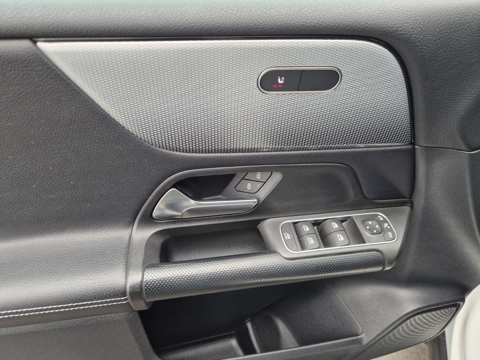 Mercedes-Benz GLB 180 D, Navigacija, Led, Tempomat, fotografija 20