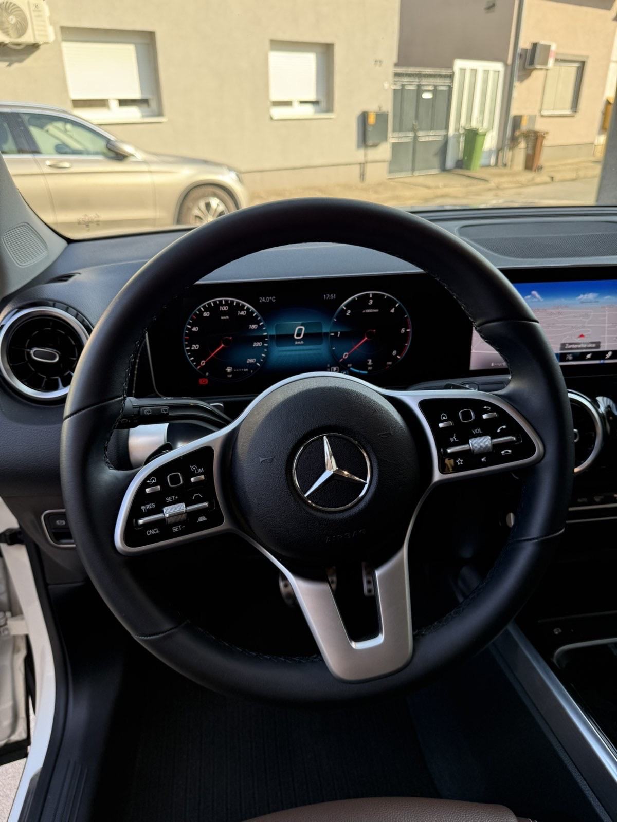 Mercedes-Benz GLB 2,0 D automatik, fotografija 12