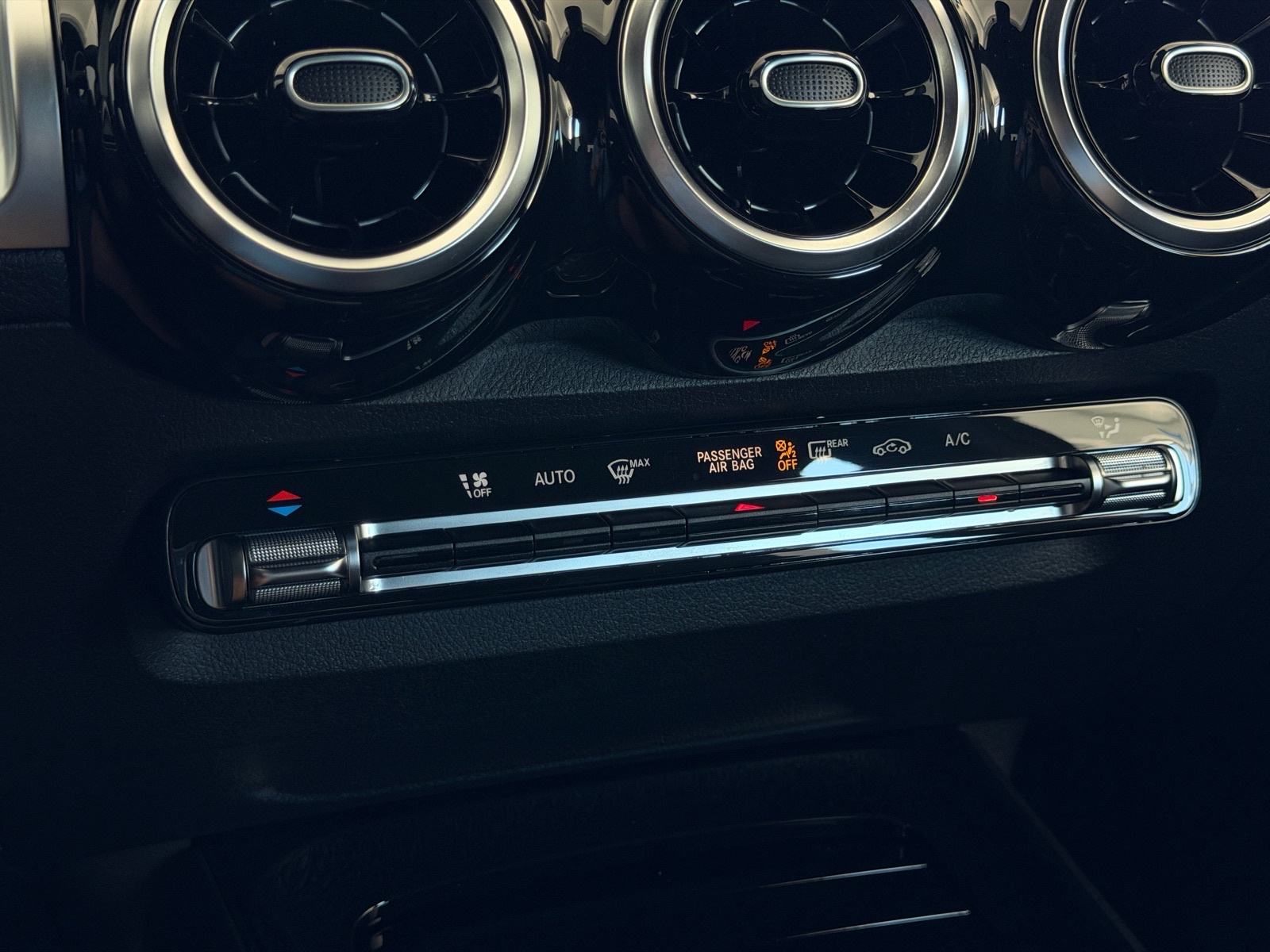 Mercedes-Benz GLB 2.0d, WIDESCREEN, JAMSTVO 24MJ, LEASING 0% UČEŠĆA, fotografija 17