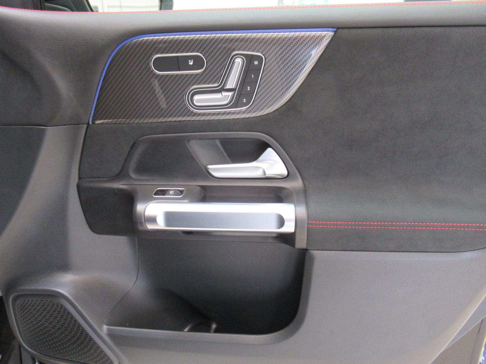 Mercedes-Benz GLB 200 d AMG Line, fotografija 11