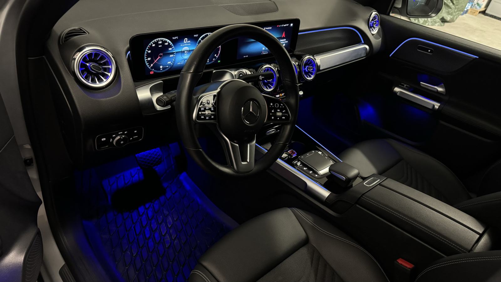 Mercedes-Benz GLB 200 D automatik, HR vozilo kupljen u Emil Frey, fotografija 6