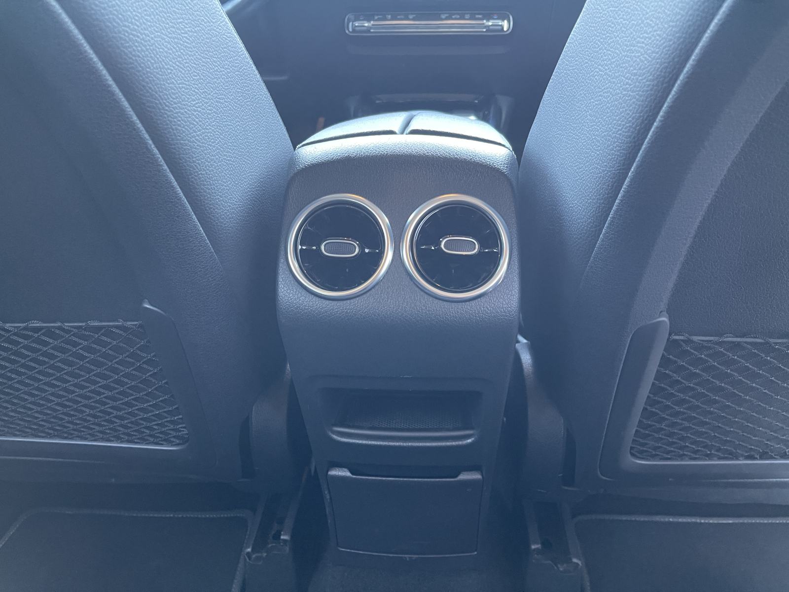 Mercedes-Benz GLB 200 D, fotografija 17