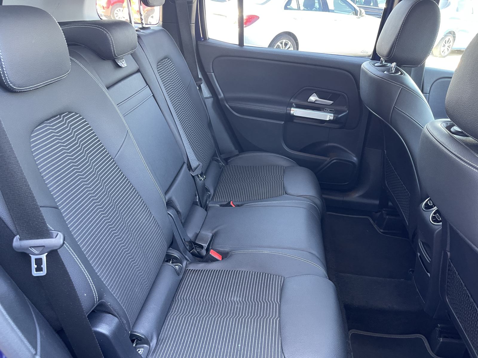Mercedes-Benz GLB 200 D, fotografija 13