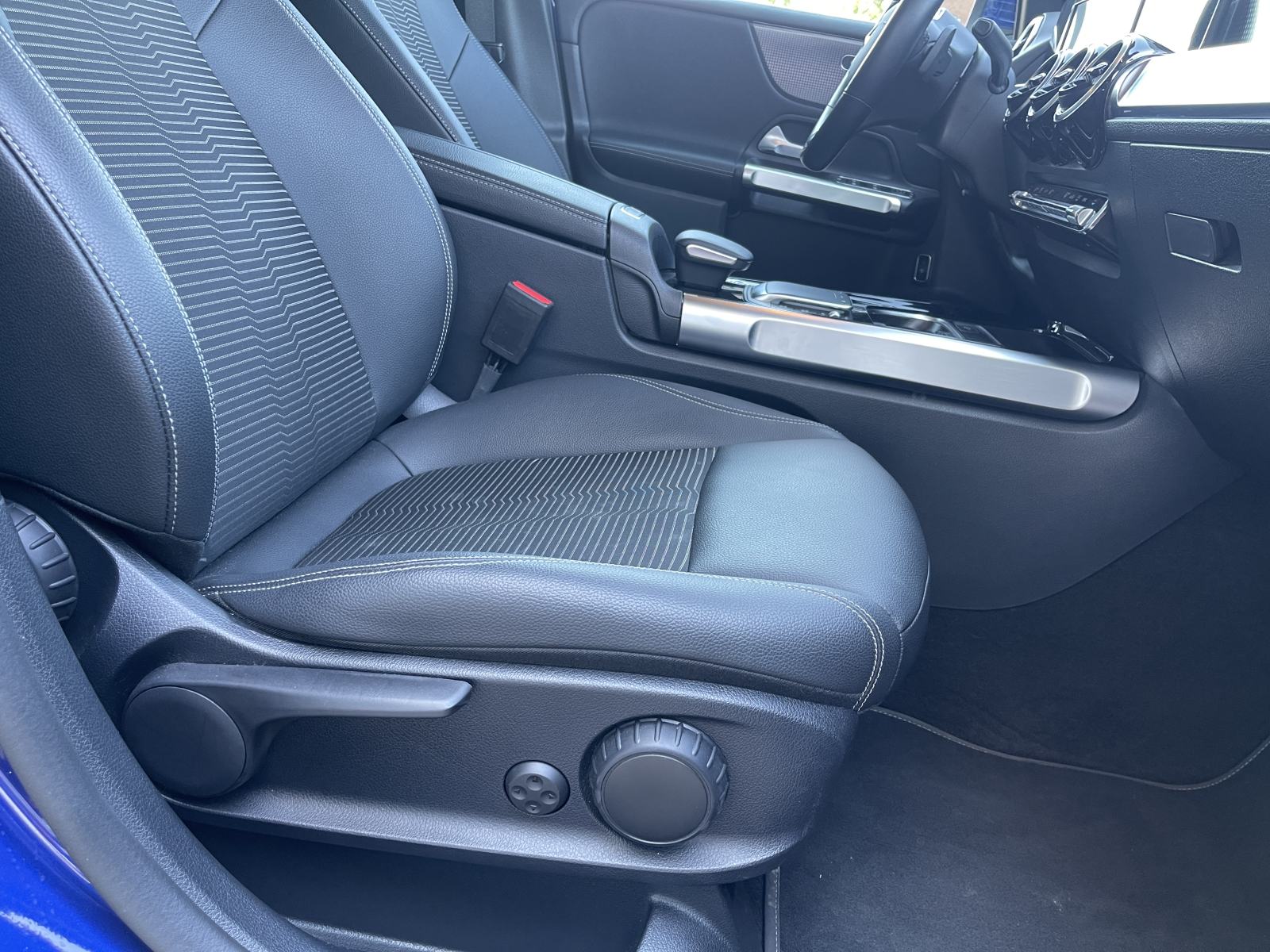Mercedes-Benz GLB 200 D, fotografija 15