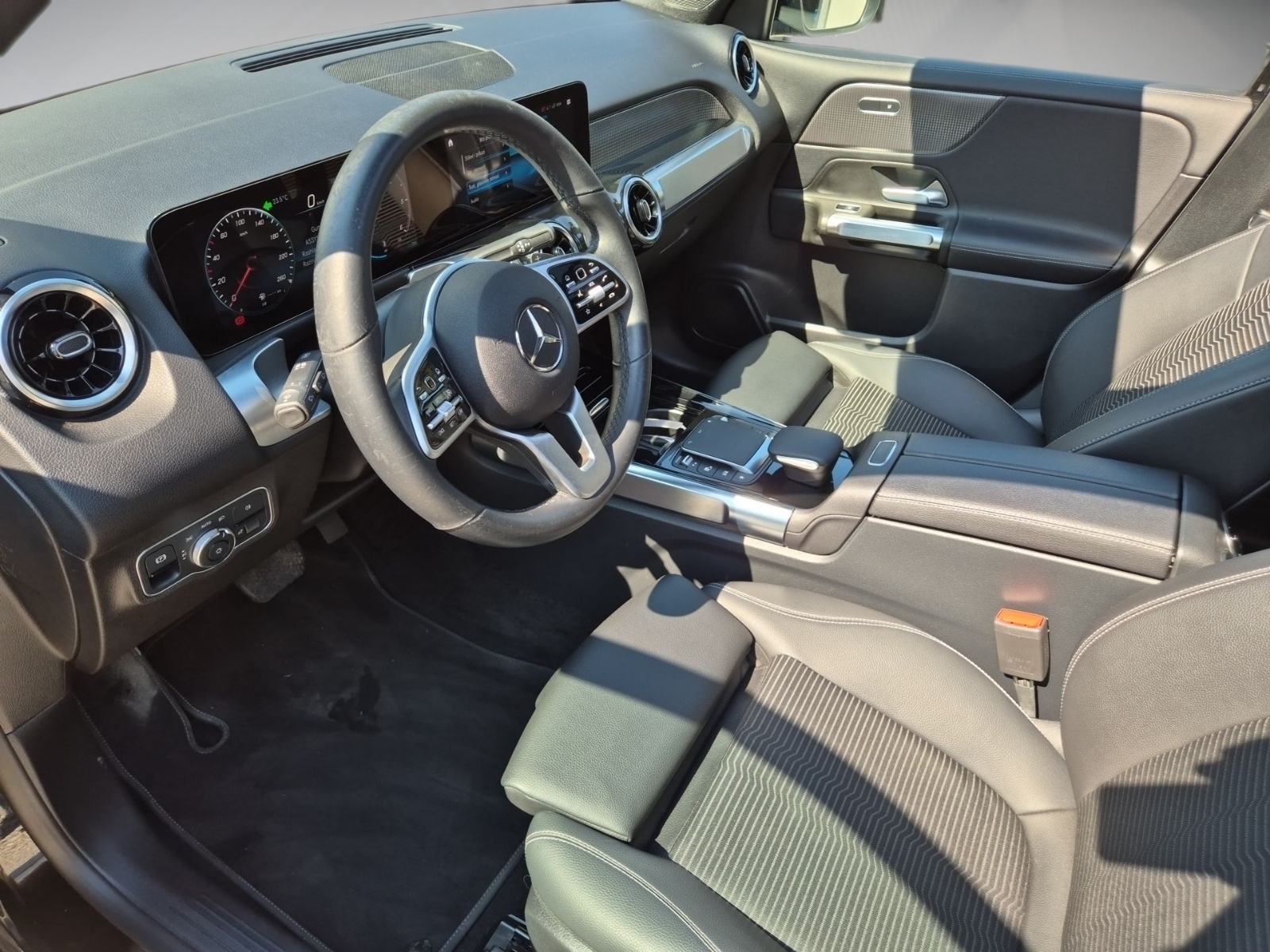 Mercedes-Benz GLB 220 D automatik 140 KW 2021 GODINA, fotografija 15