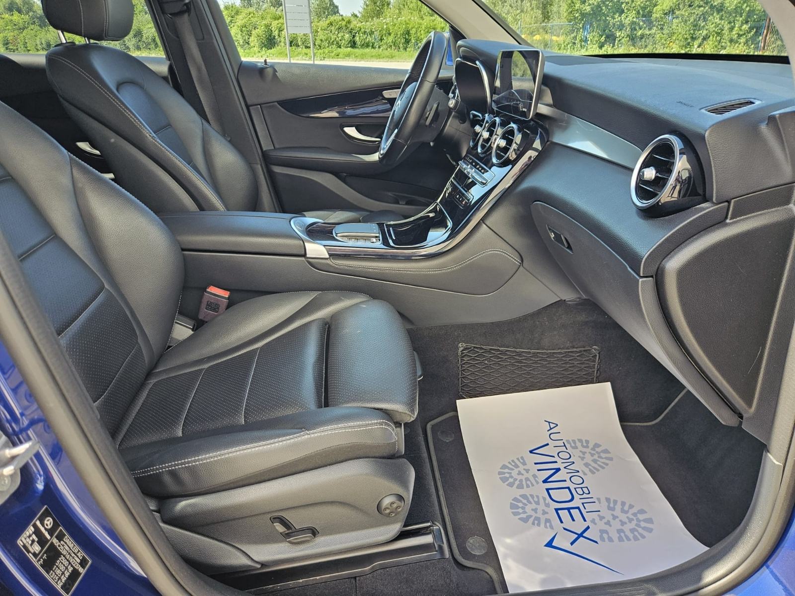 Mercedes-Benz GLC 200 4MATIC automatik, fotografija 12