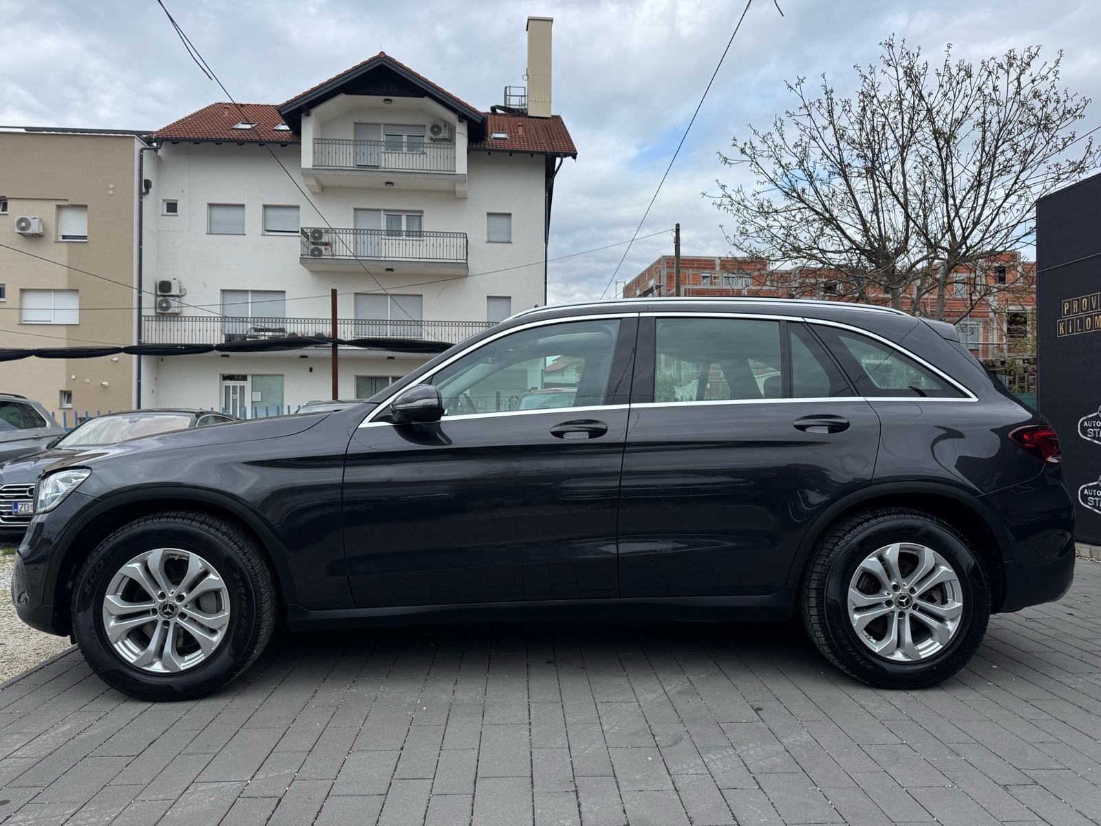 Mercedes-Benz GLC 200d / AUTOMATIK / 4x4 / PANORAMA / KAMERA / JAMSTVO, fotografija 7