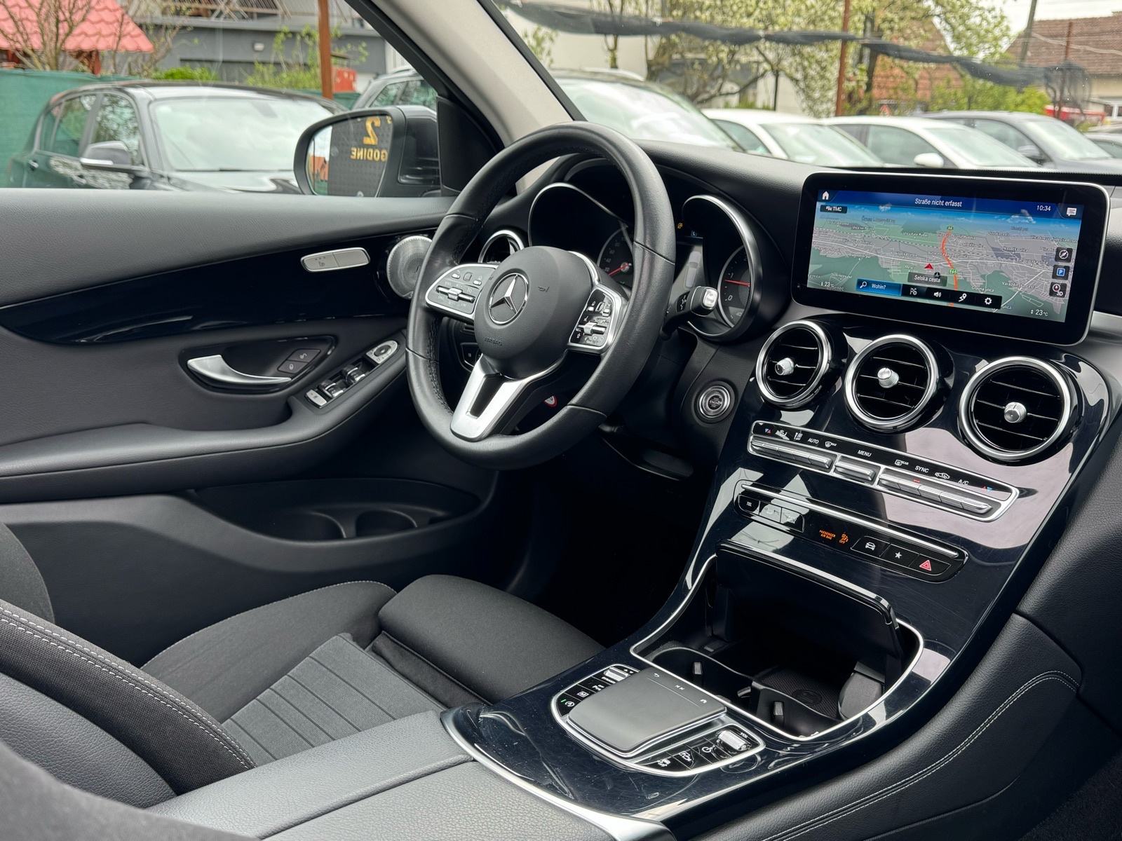 Mercedes-Benz GLC 200d / AUTOMATIK / 4x4 / PANORAMA / KAMERA / JAMSTVO, fotografija 9