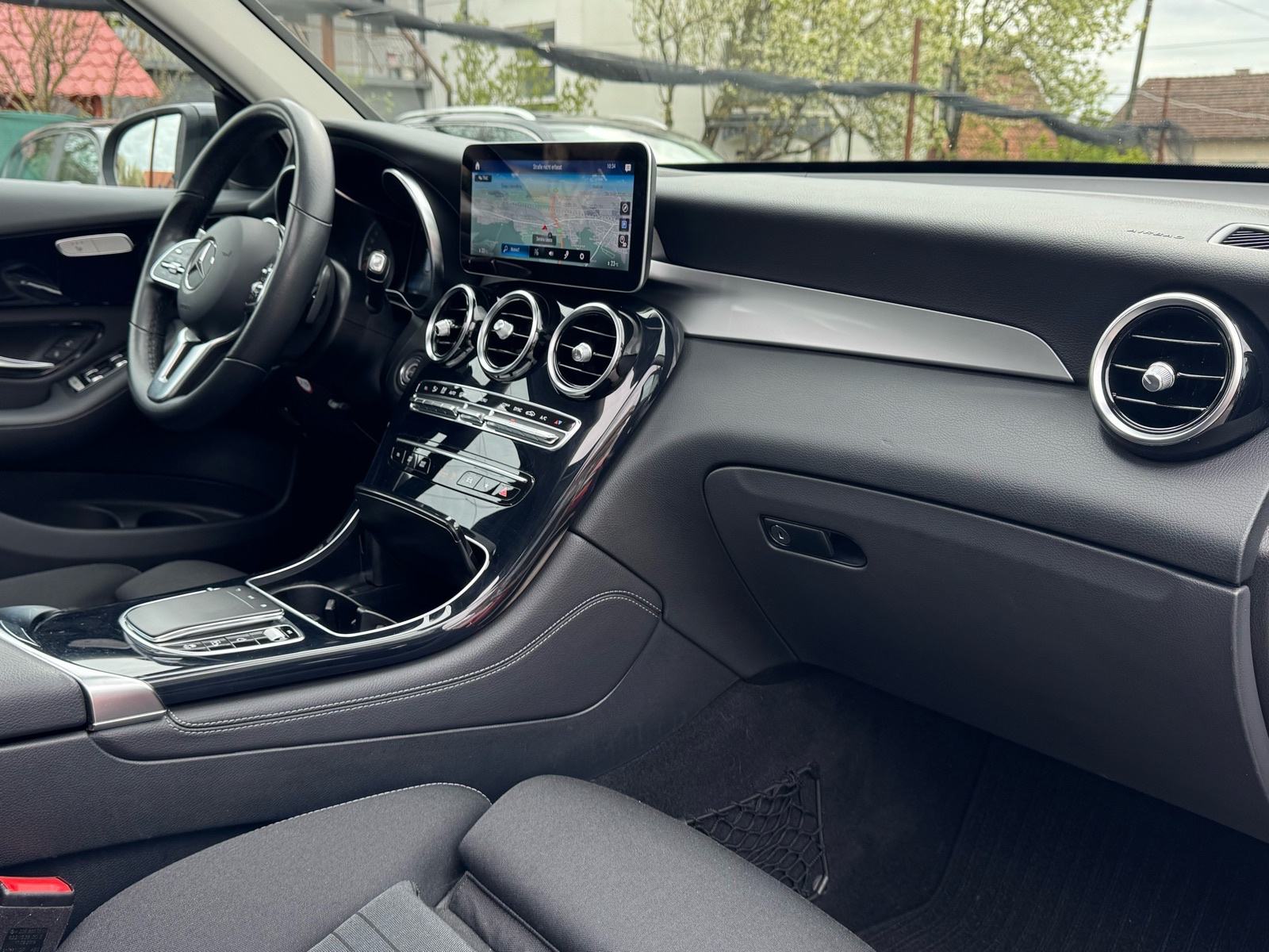 Mercedes-Benz GLC 200d / AUTOMATIK / 4x4 / PANORAMA / KAMERA / JAMSTVO, fotografija 10