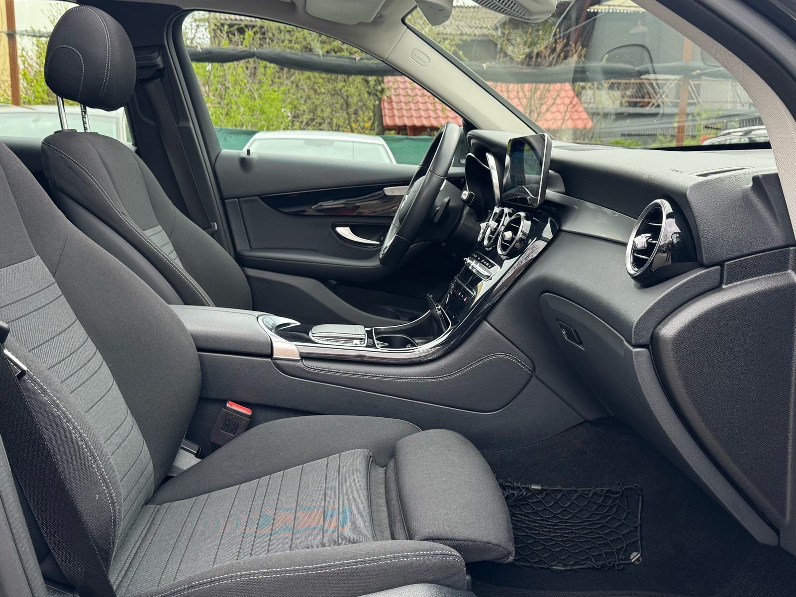 Mercedes-Benz GLC 200d / AUTOMATIK / 4x4 / PANORAMA / KAMERA / JAMSTVO, fotografija 11