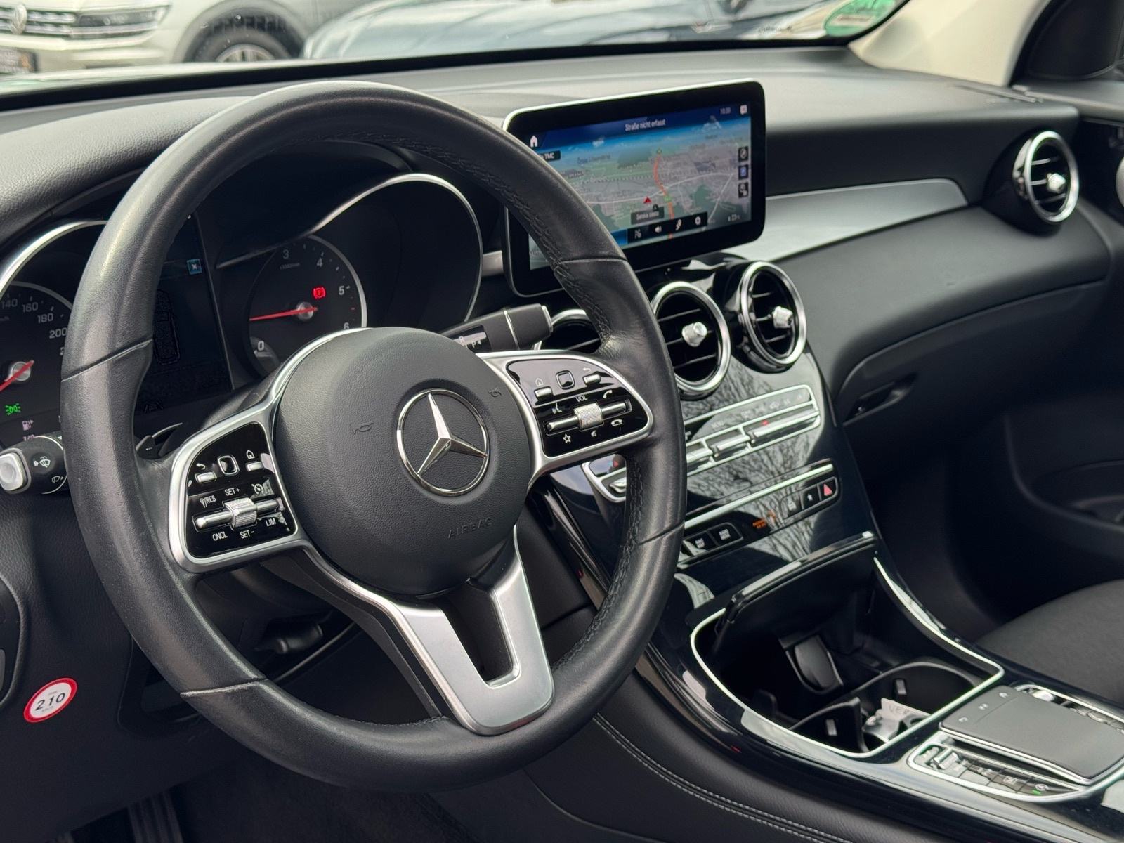 Mercedes-Benz GLC 200d / AUTOMATIK / 4x4 / PANORAMA / KAMERA / JAMSTVO, fotografija 16