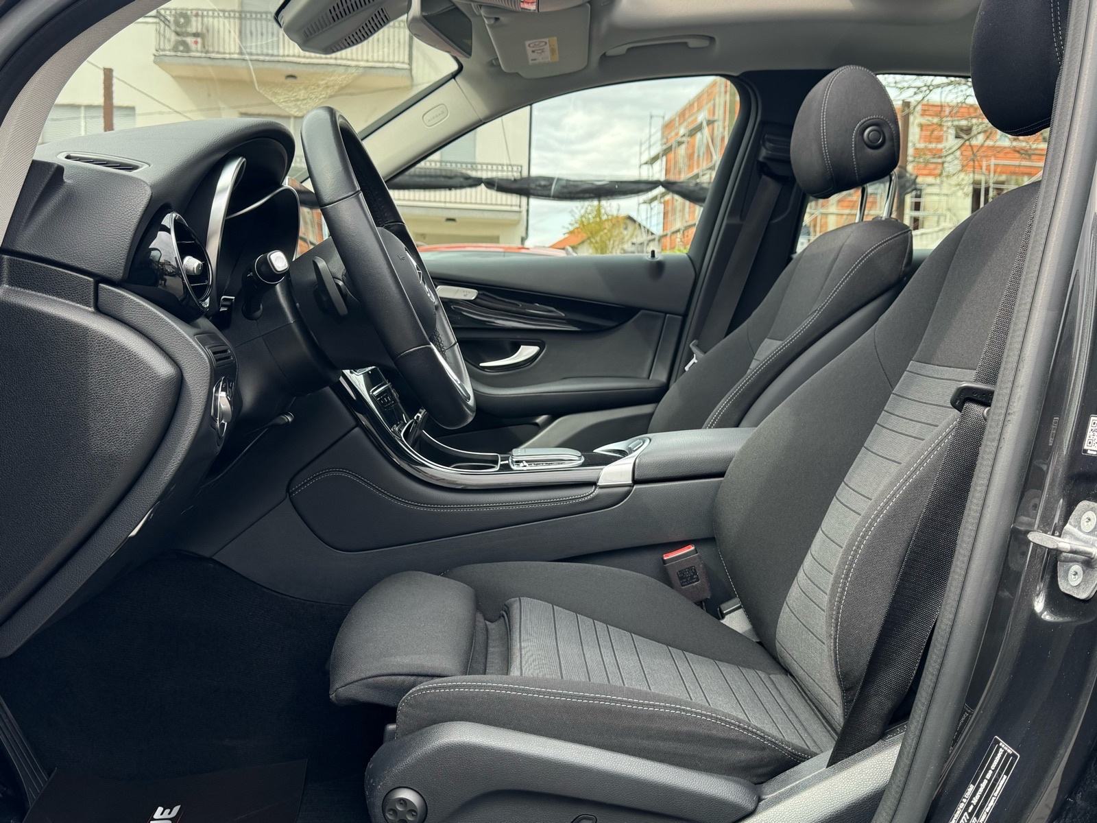 Mercedes-Benz GLC 200d / AUTOMATIK / 4x4 / PANORAMA / KAMERA / JAMSTVO, fotografija 17