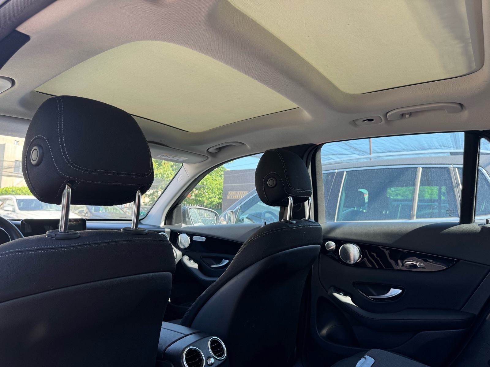 Mercedes-Benz GLC 200d / AUTOMATIK / 4x4 / PANORAMA / KAMERA / JAMSTVO, fotografija 19