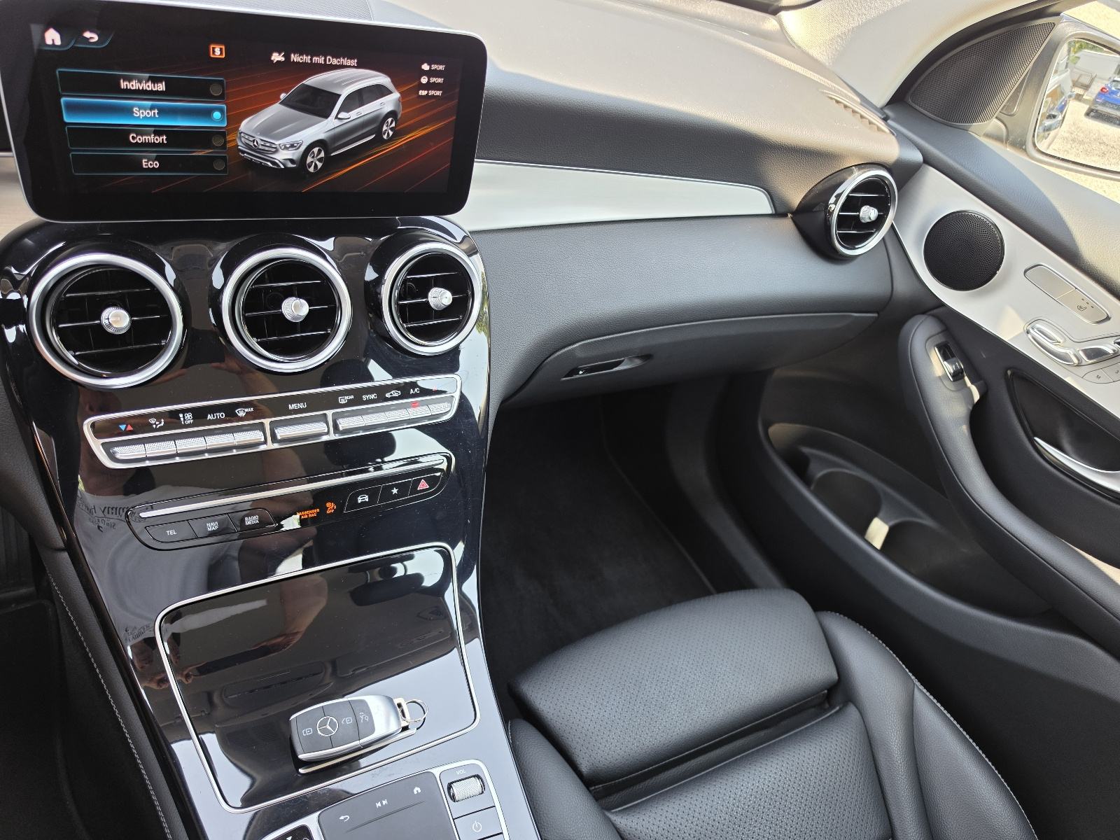 Mercedes-Benz GLC 220 d 4Matic 75TKM,SERV,NAVI.,LED,ALU,KAM,PDC,KOŽA, fotografija 18