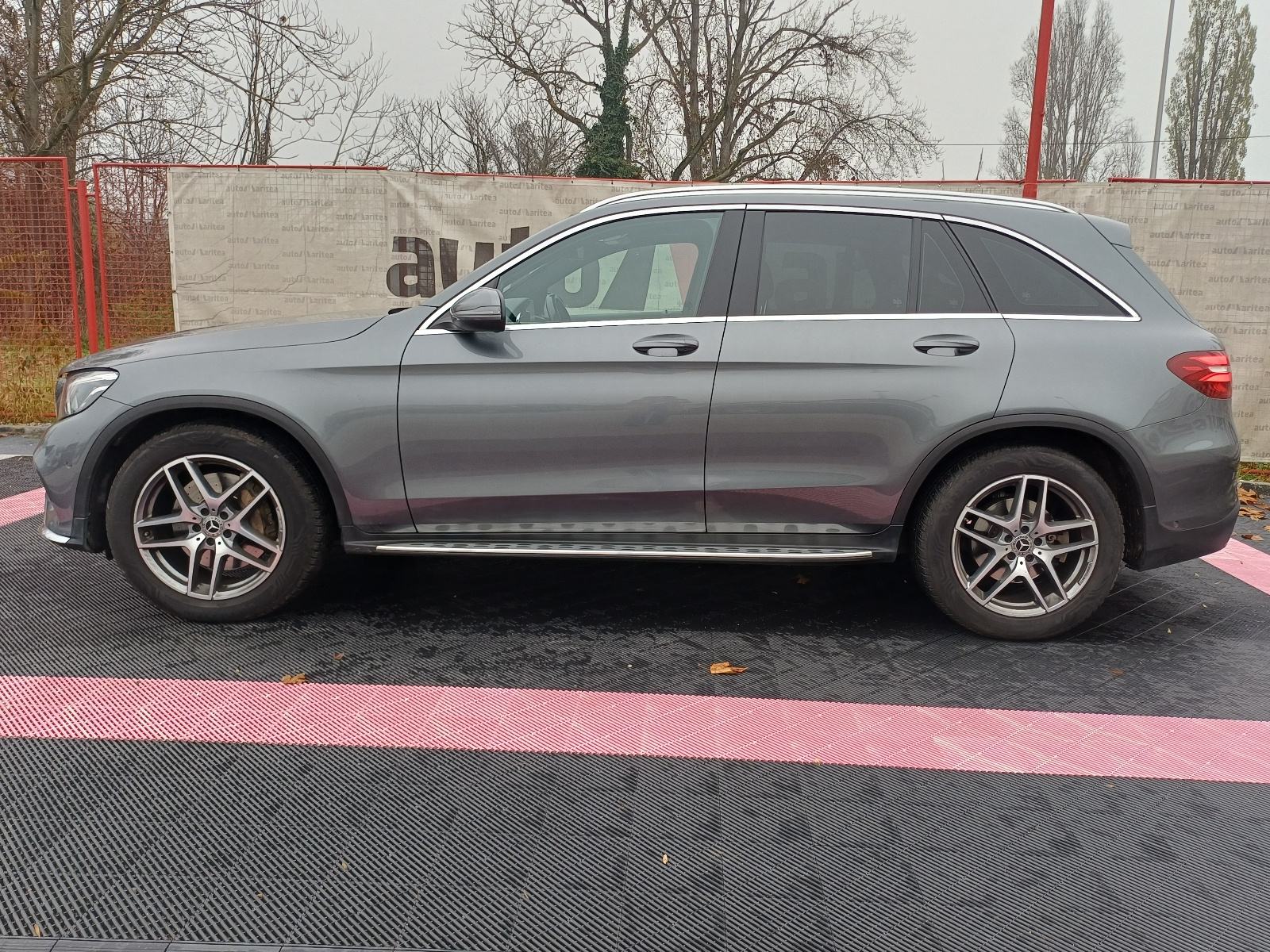 Mercedes-Benz GLC 220 d 4MATIC AMG *Koža,Panorama,Navi,Led,Alu"19*, fotografija 4