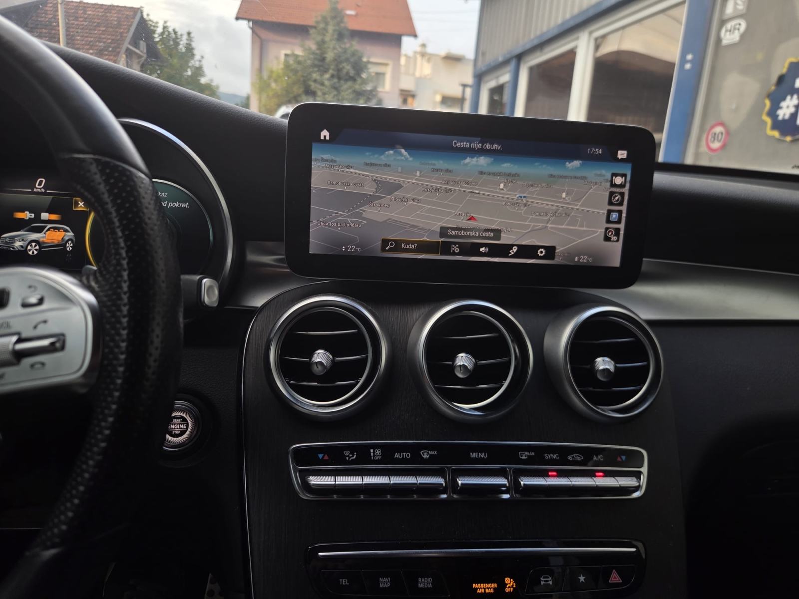 Mercedes-Benz GLC 220 d 4MATIC AMG NIJE UVOZ, fotografija 17