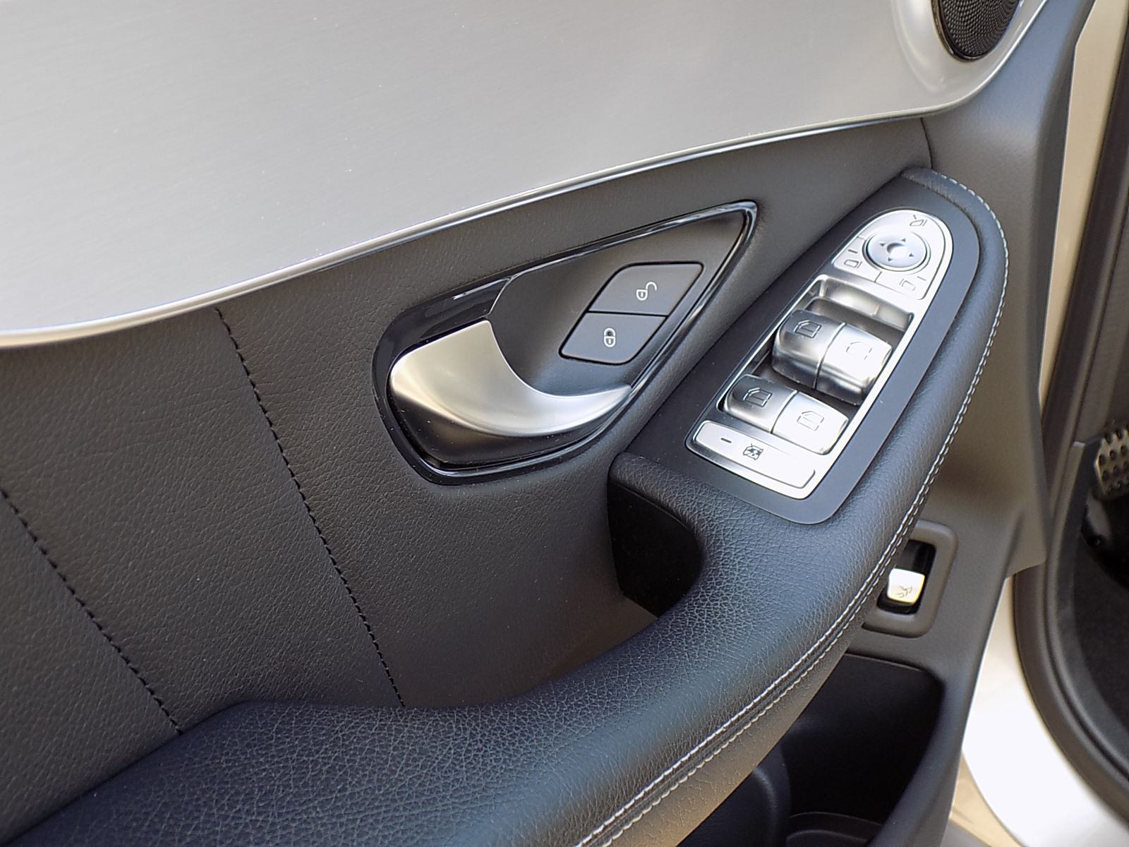 Mercedes-Benz GLC 220d AUTOMATIK / AMG / 4MATIC / LED / NAVI / JAMSTVO, fotografija 13