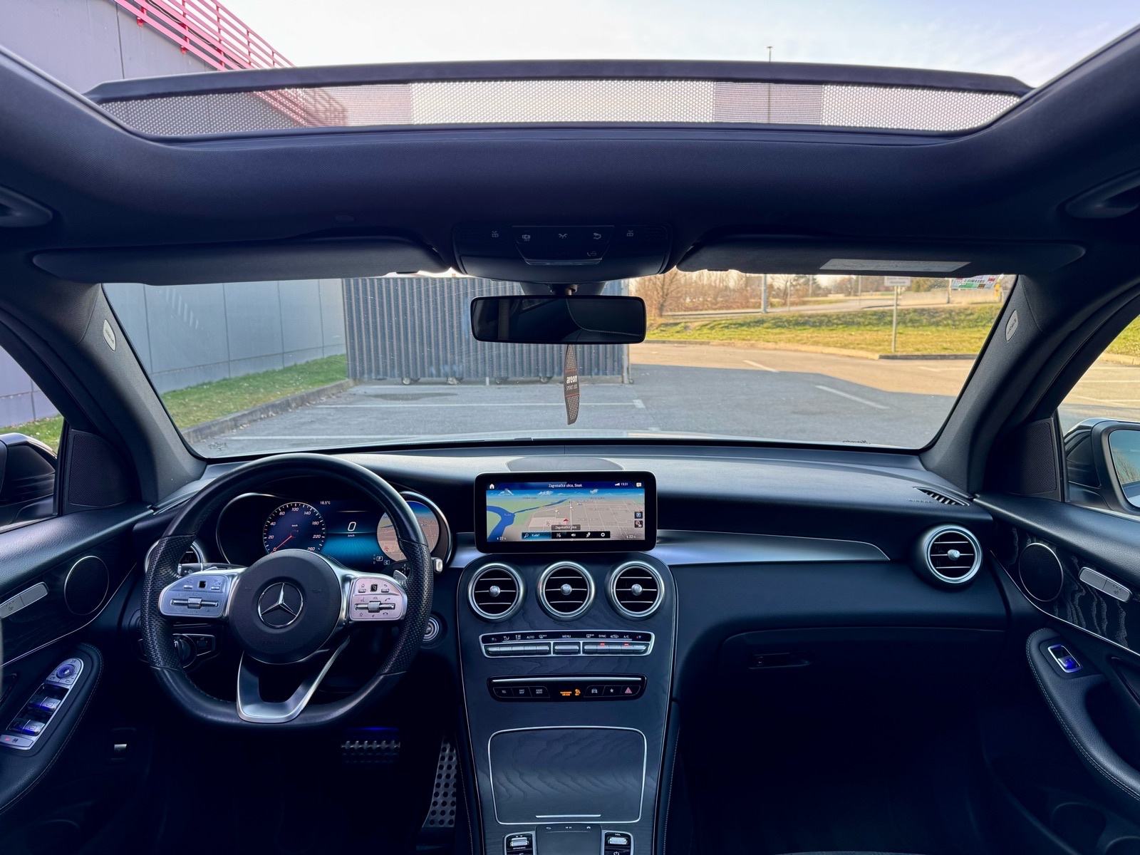 Mercedes-Benz GLC 220 d AMG 4MATIC FULL, fotografija 11