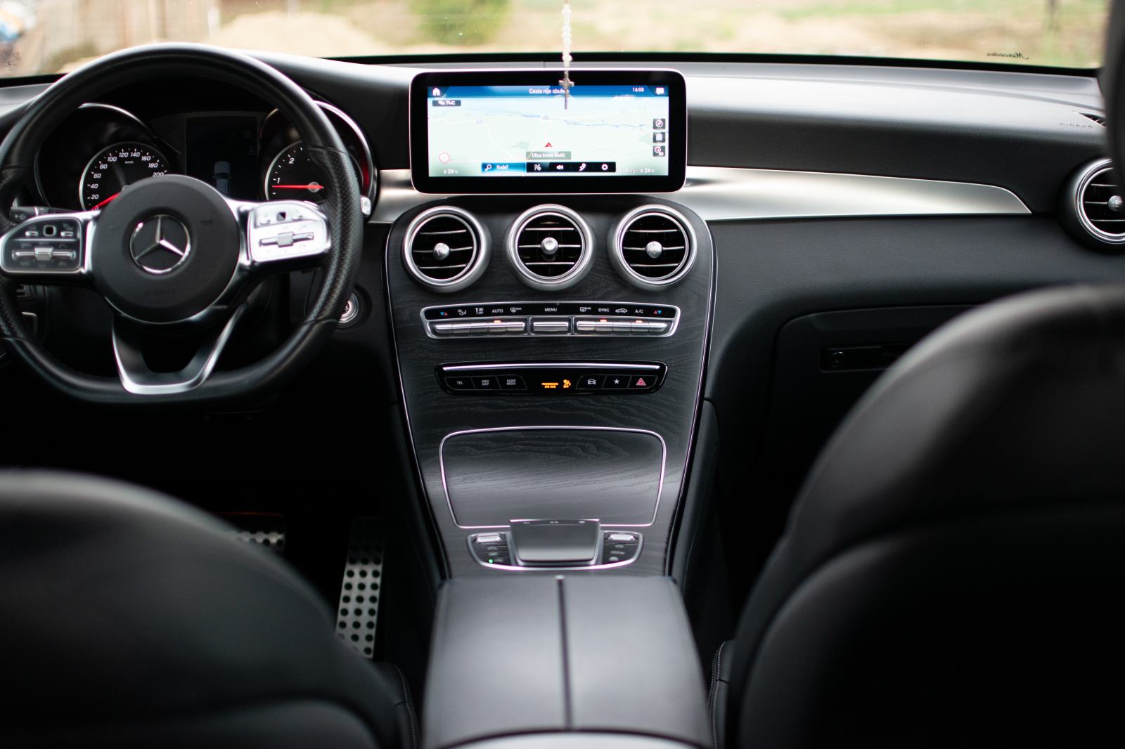 Mercedes-Benz GLC 220 d AMG LINE 4MATIC KAO NOV!!, fotografija 12