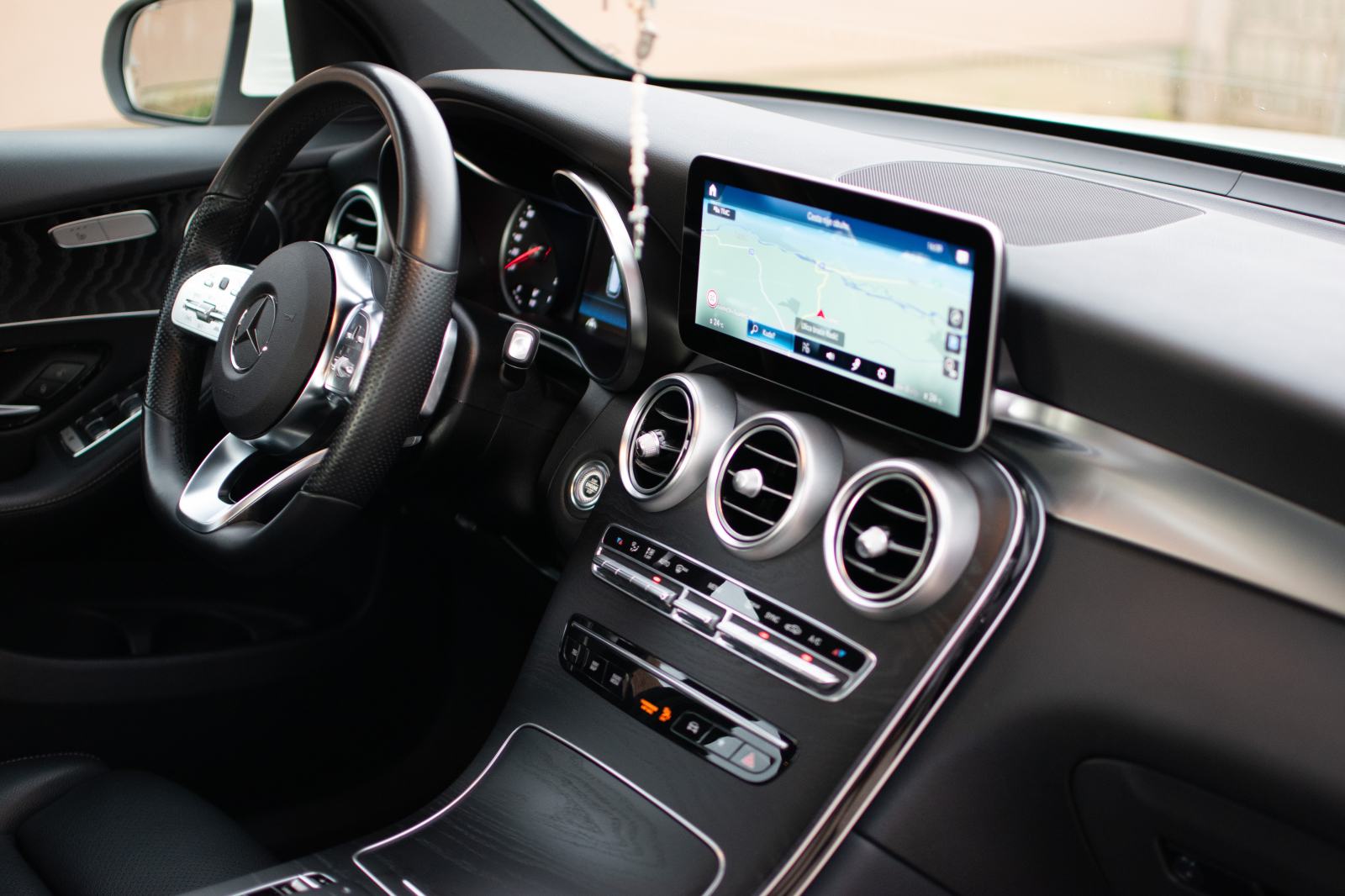 Mercedes-Benz GLC 220 d AMG LINE 4MATIC KAO NOV!!, fotografija 13