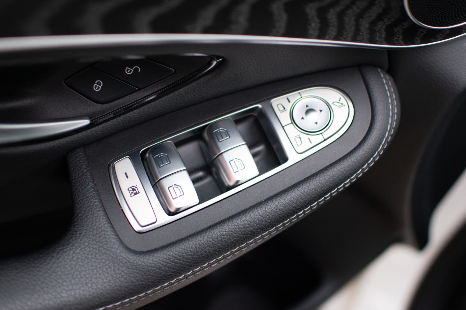 Mercedes-Benz GLC 220 d AMG LINE 4MATIC KAO NOV!!, fotografija 14