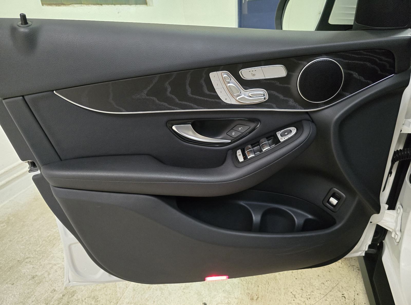 Mercedes-Benz GLC 220d 4X4 89.000 KM LED/NAV/KAM/MEMO/MB-100 GARANCIJA, fotografija 12