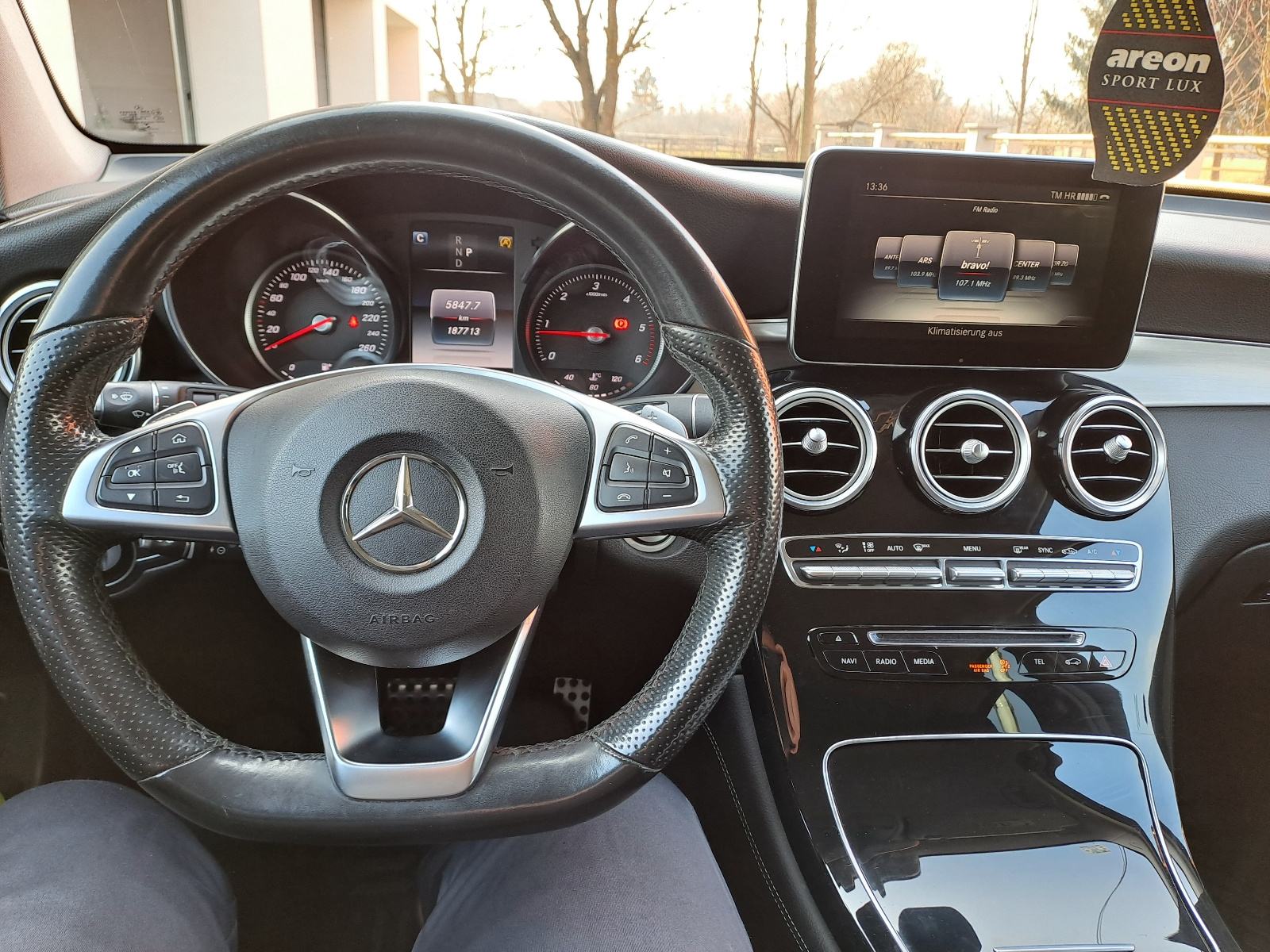 Mercedes-Benz GLC 250 3xAMG svi servisi u Mercedesu, fotografija 12