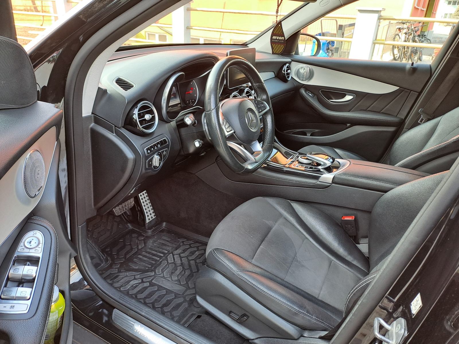 Mercedes-Benz GLC 250 3xAMG svi servisi u Mercedesu, fotografija 9